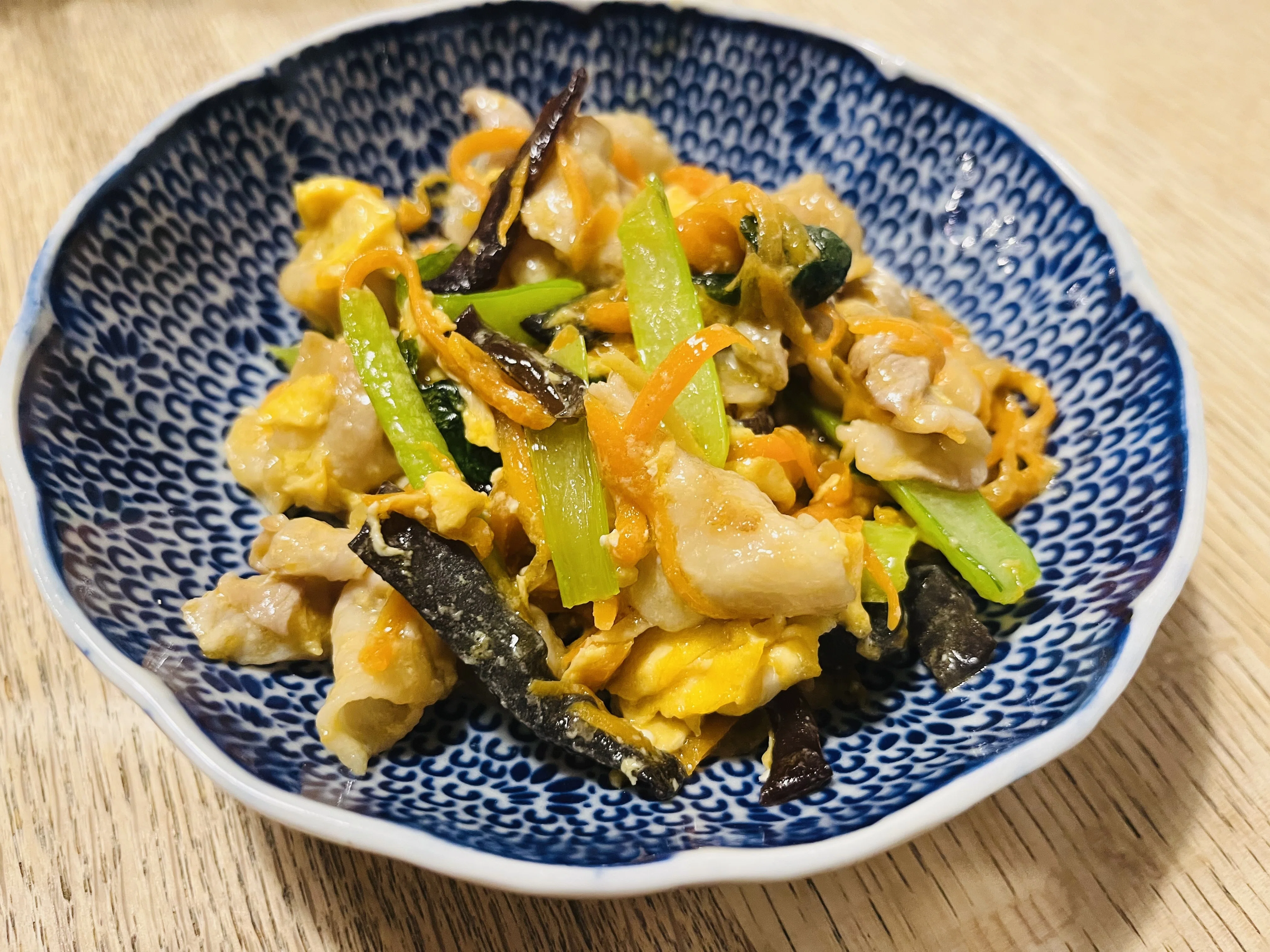 暮らし】古伊万里の器を家族6人の食卓に使うようになるまで｜よもぎ