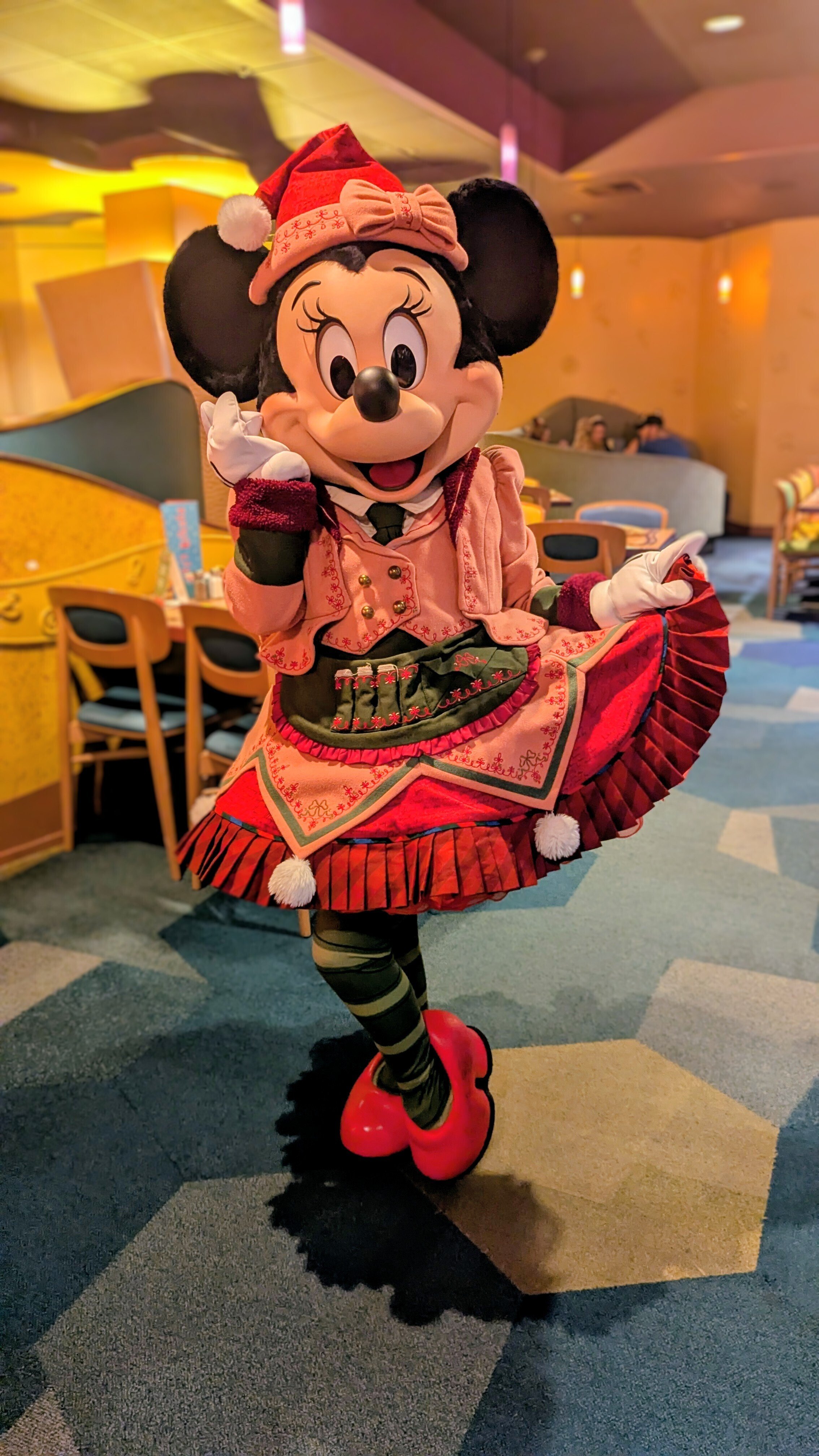 カリフォルニアディズニー ピンバッジ グーフィー マックス クリスマス ディズニー ホリデーは最高 グーフィー マックス ロクサーヌ ピン