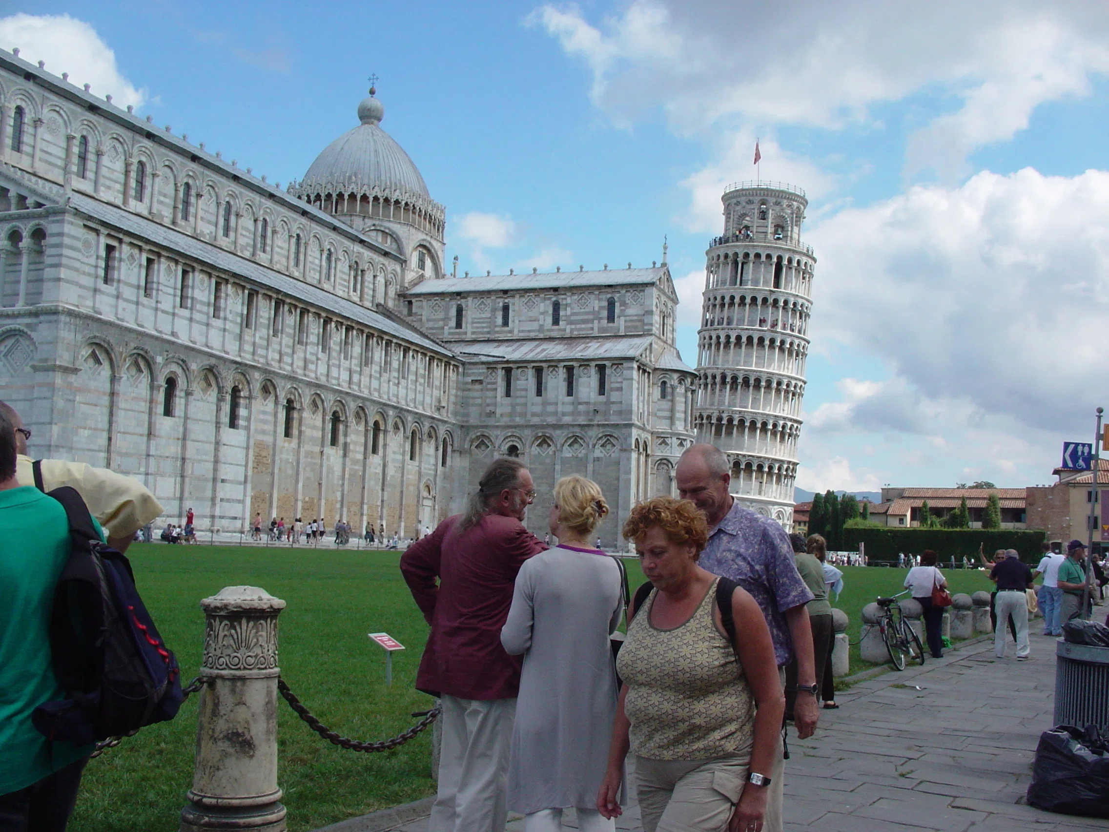 海外ひとり旅inイタリア🇮🇹】ピサの斜塔が思った以上に傾いているのに
