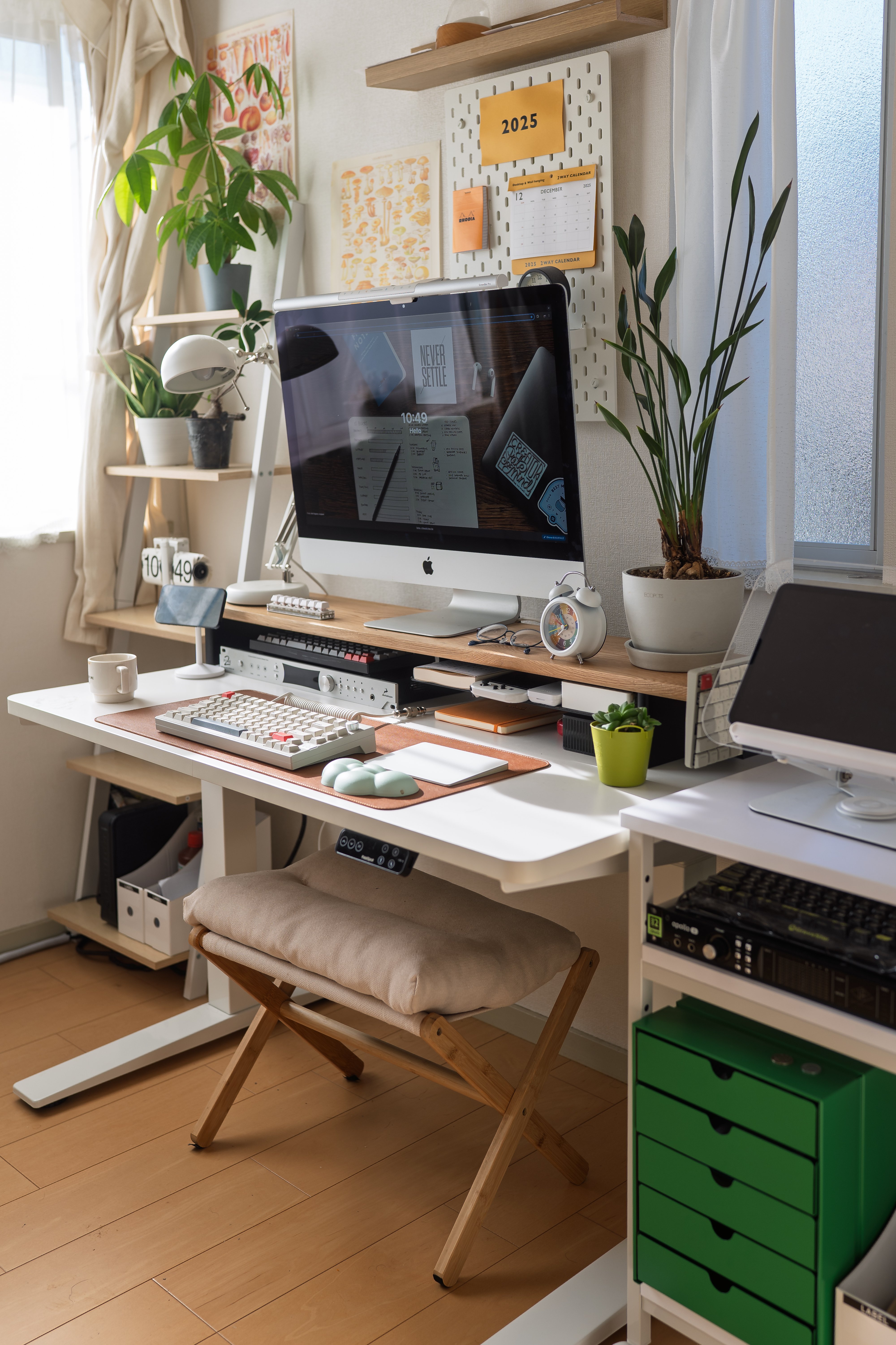 帰りたくなるデスク」の完成。WORLD GADGETSのホワイトオーク・デスク