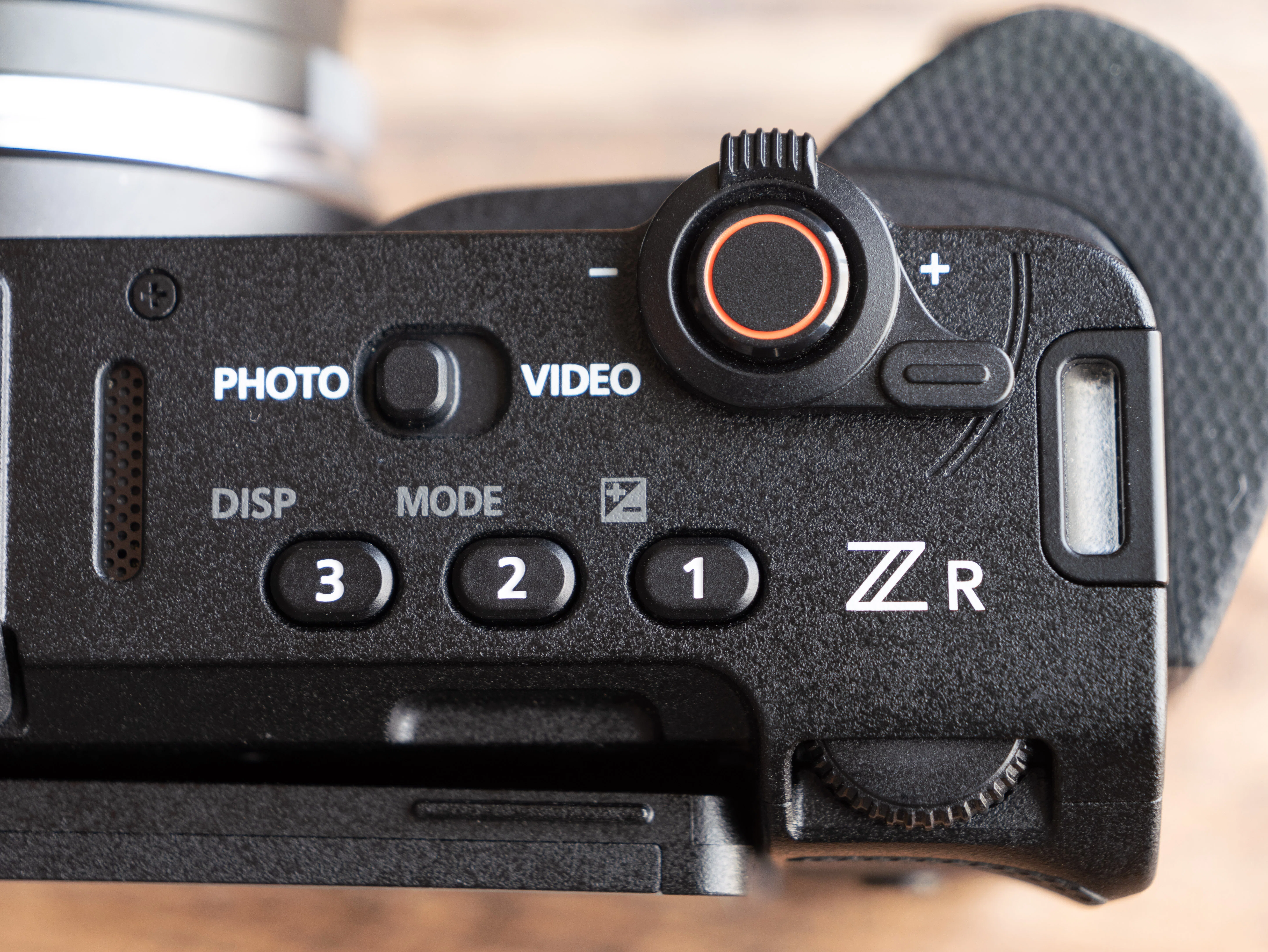 8 NIKON ZRとリモートグリップ MC-N10の組み合わせで得られる操作性