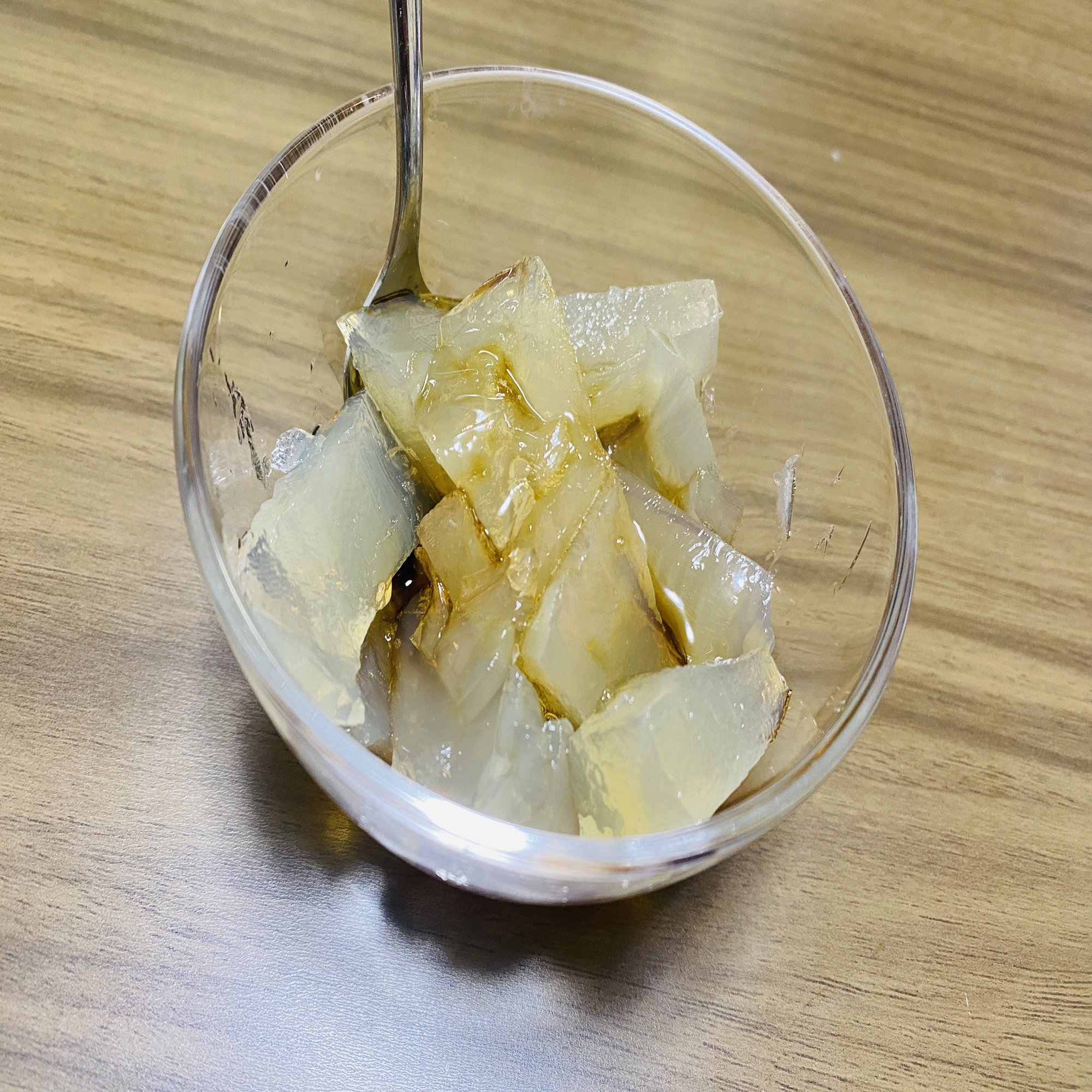 料理エッセイ】美味しいあんみつを食べて、上沼恵美子の『人生笑談 白黒つけましょ』が面白いと教えてもらって、お土産の寒天をたくさん食べた日の話｜綾野つづみ