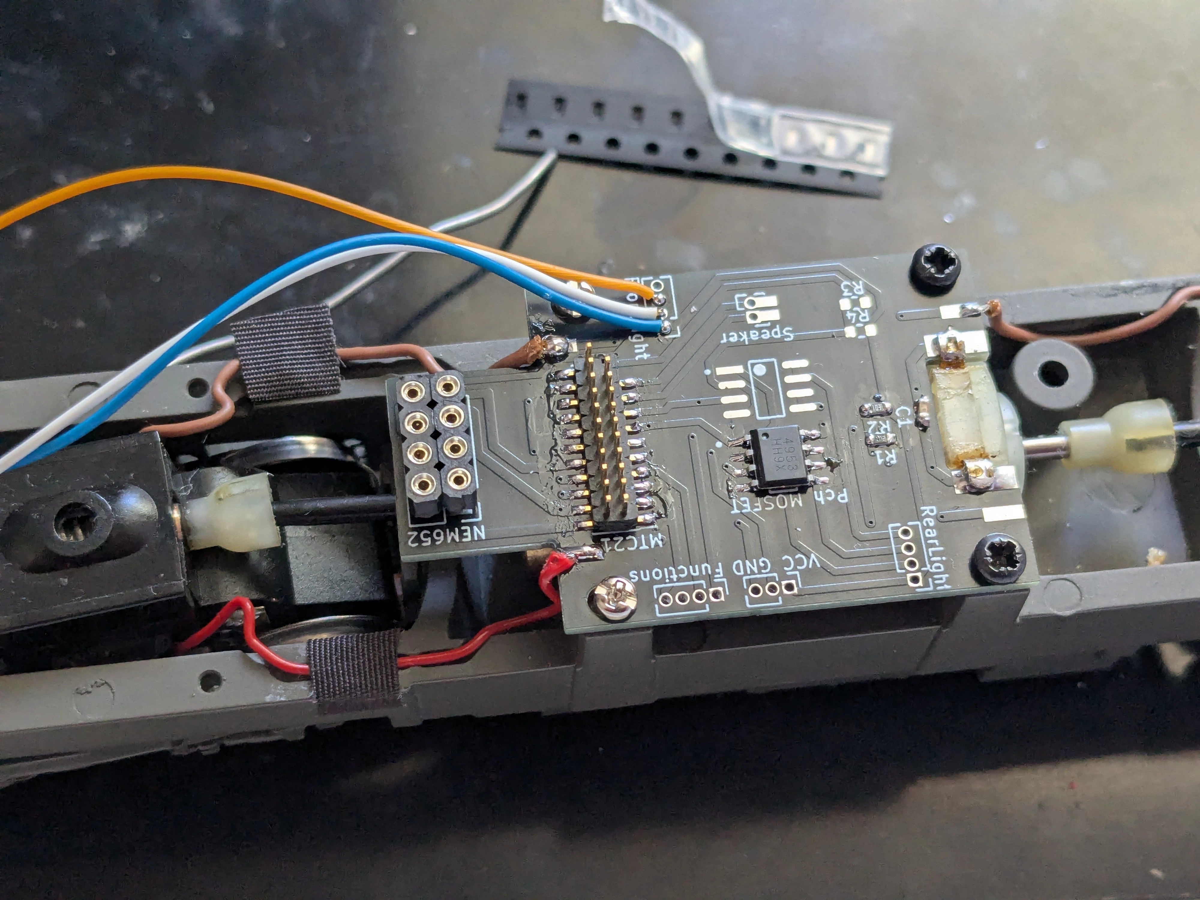 Decoding Notes Replacing the decoder in the Marklin 26552