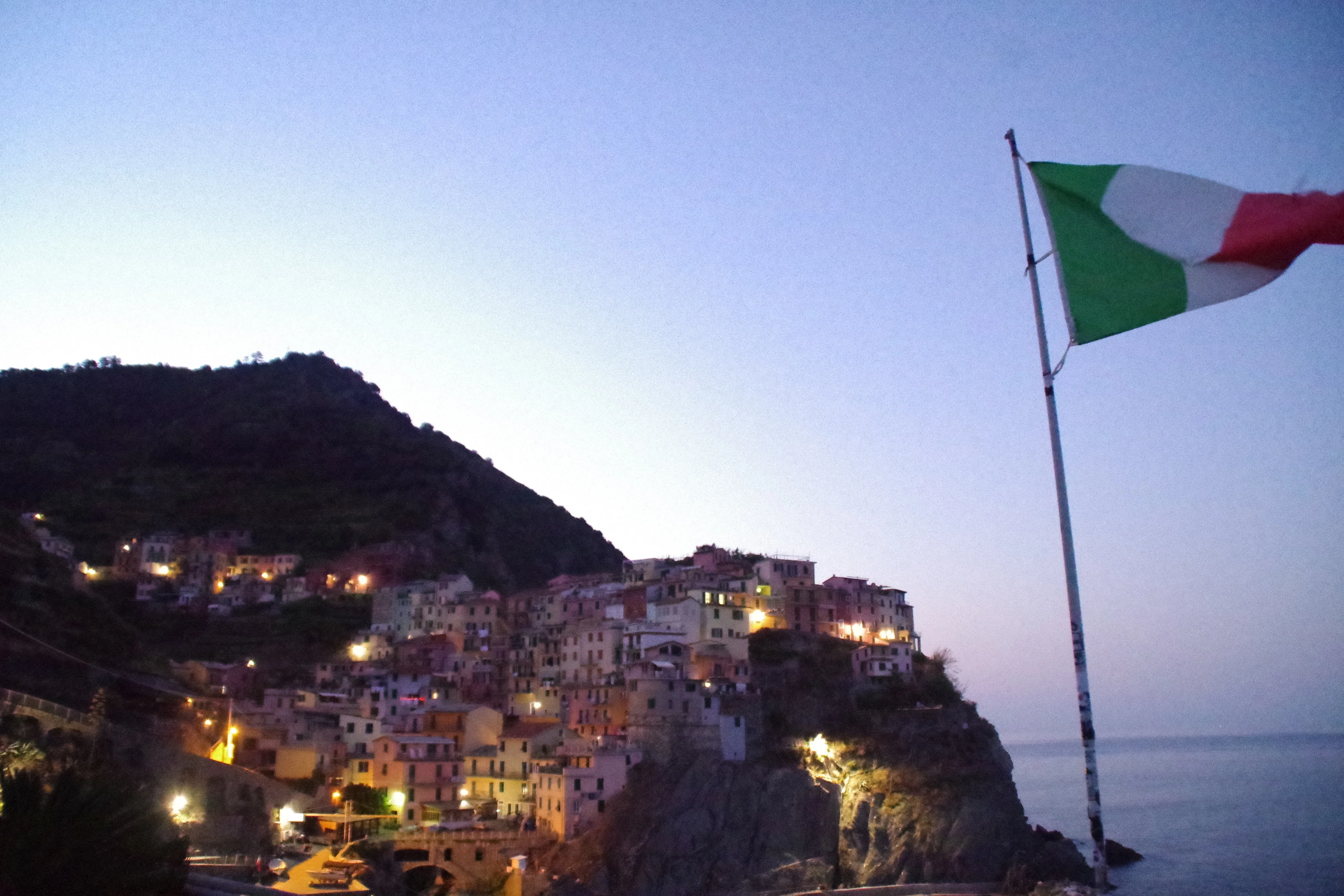 絶景オブ絶景。崖の上に佇むカラフルな村を目指し、イタリアに行ってき