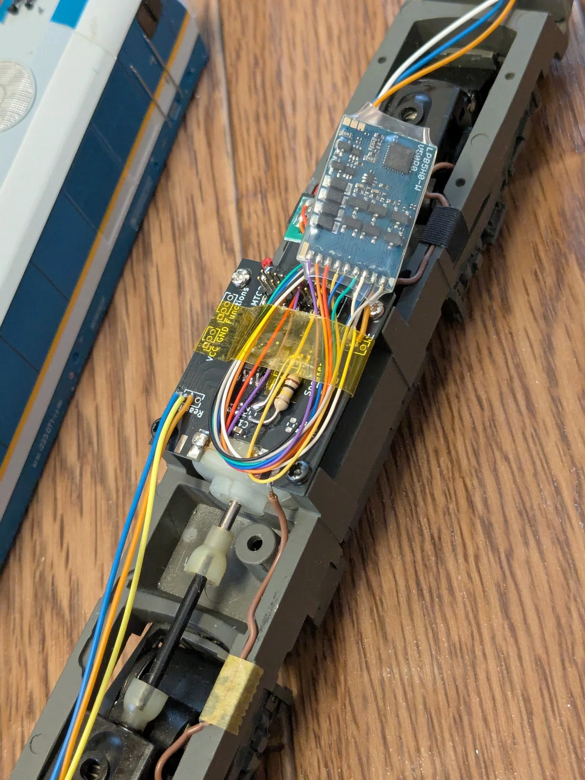 Replacing the decoder in the Marklin 26552 