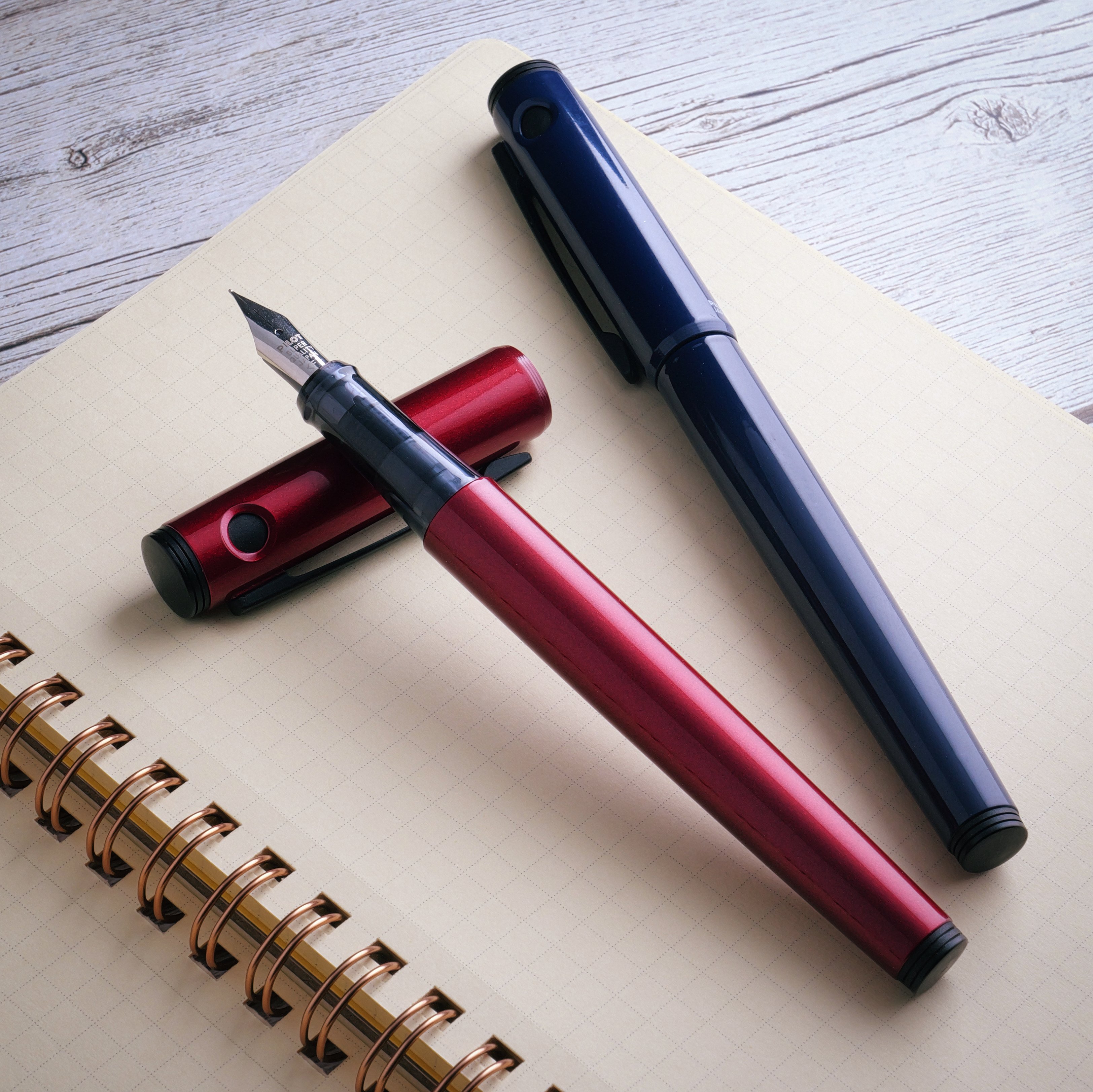 書く時間を手渡す万年筆 ： PILOT LIGHTIVE｜Hideo Takehara