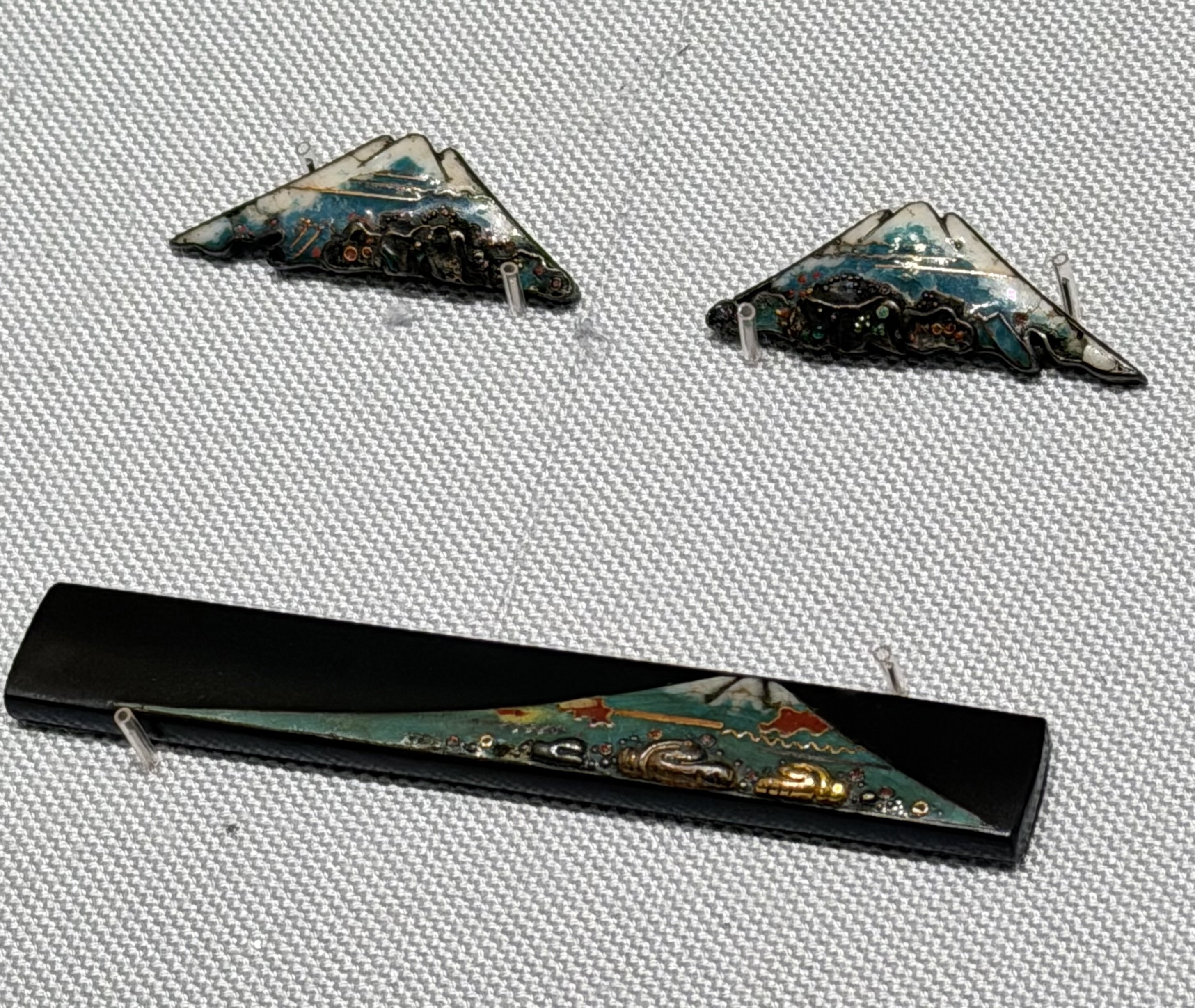 七宝を用いて刀装具を製作した平田派②平田道仁の二所物｜刀箱師の日本