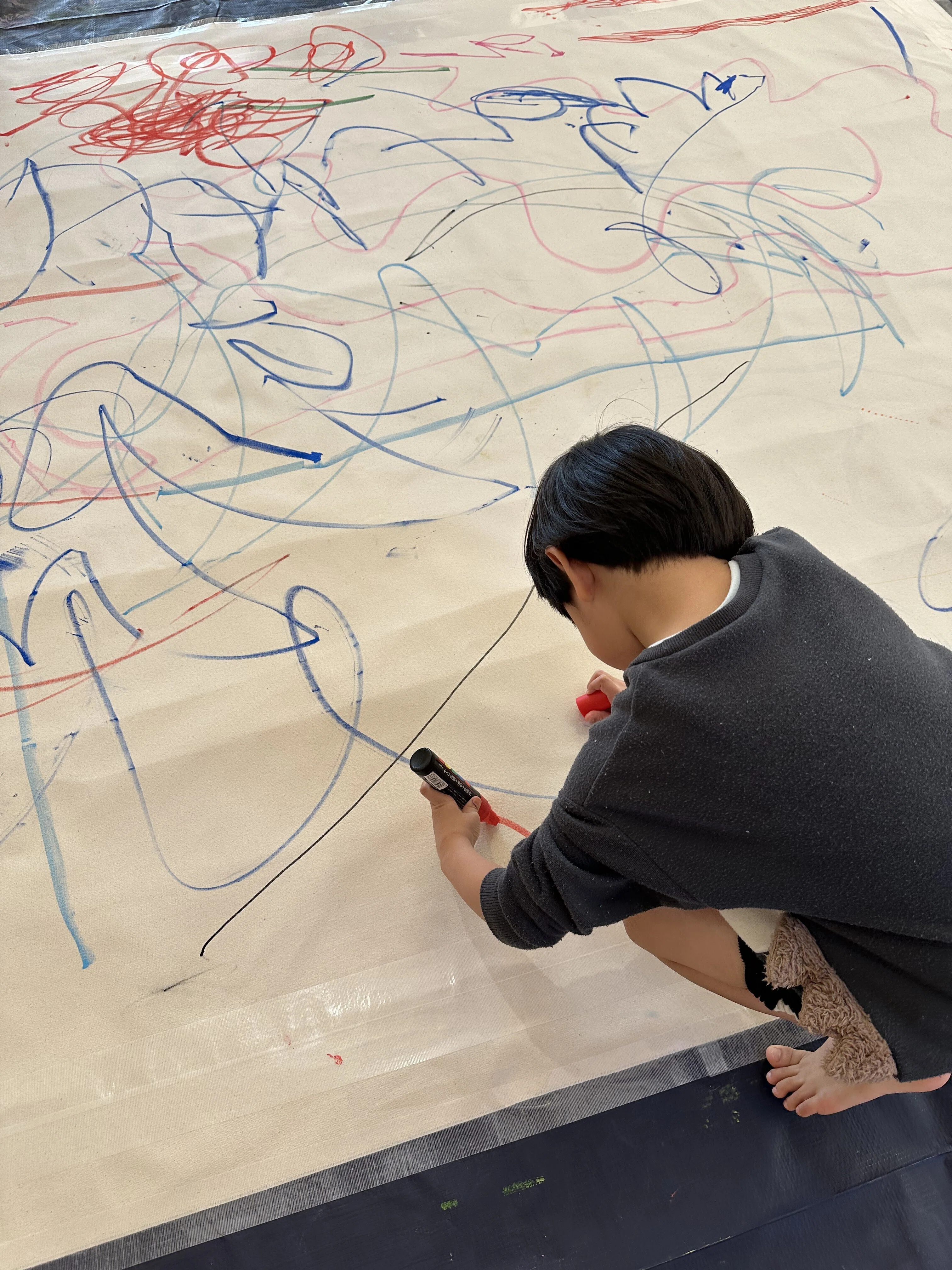 レポ・考察] 園児と大きな抽象絵画を制作しました｜山本雄基