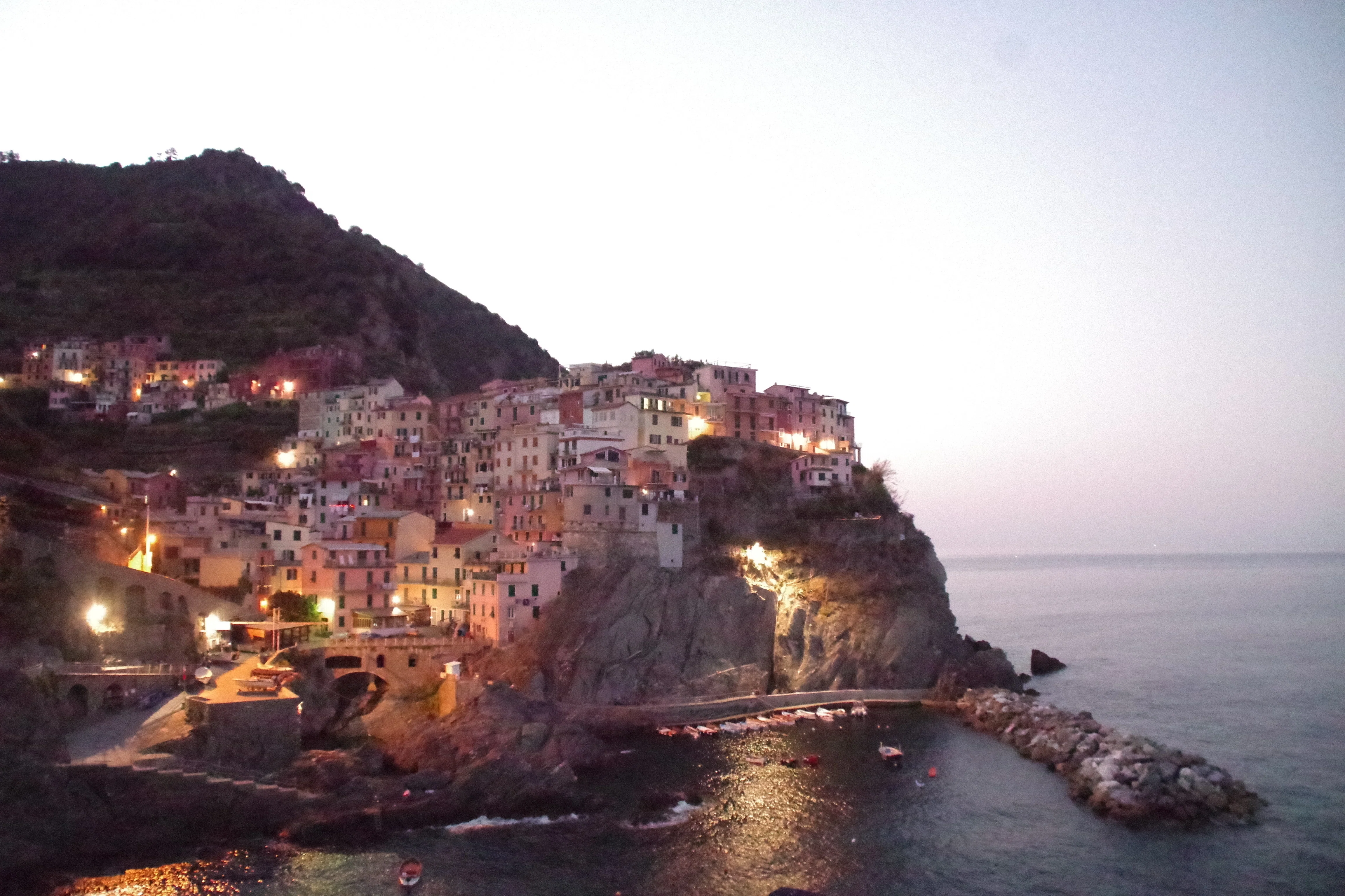 絶景オブ絶景。崖の上に佇むカラフルな村を目指し、イタリアに行ってき