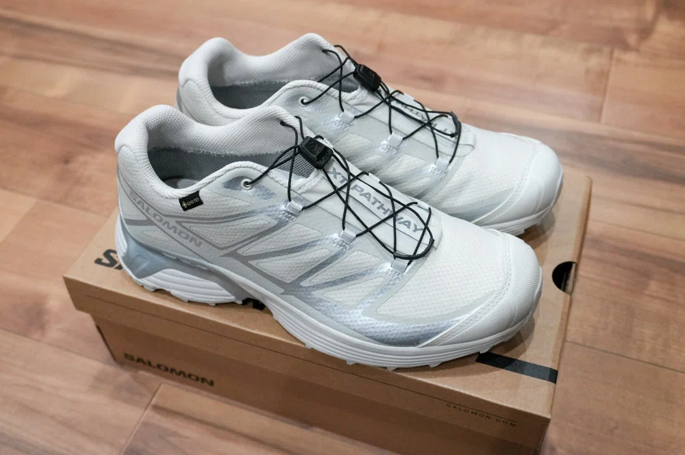 白のGORE-TEX スニーカー｜サロモン XT-PATHWAY GTXがお気に入り｜TECH