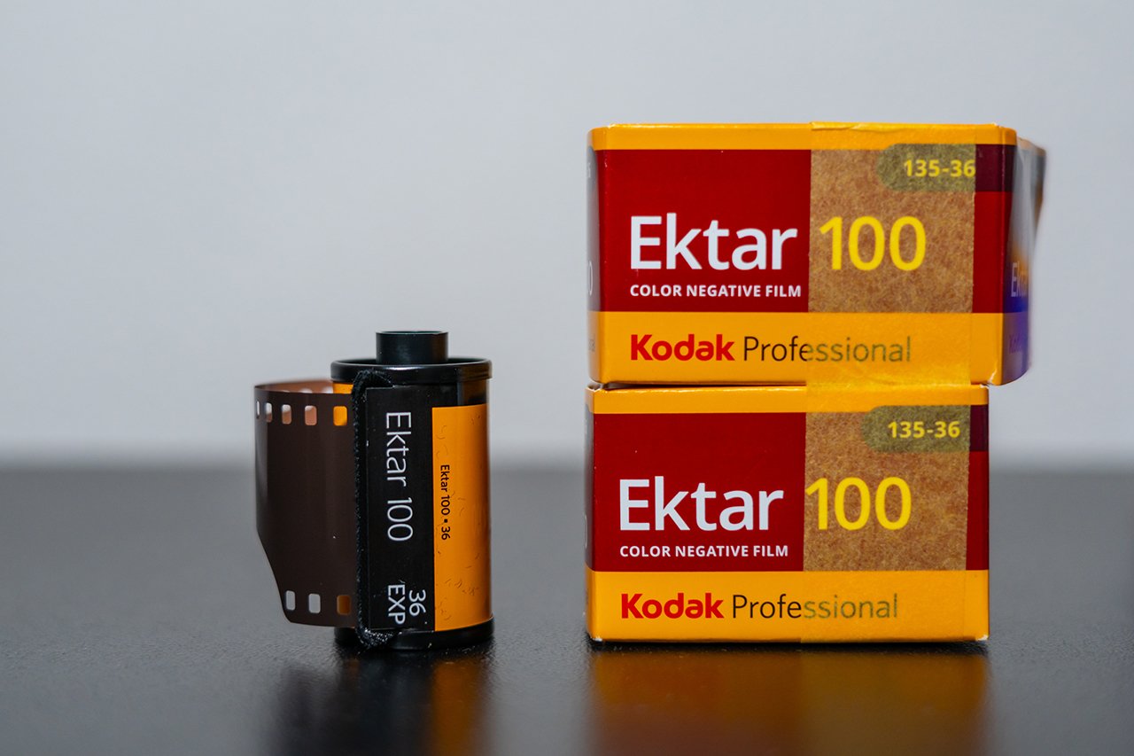 フィルムカメラ始めました」今だから選ぶ新旧2機種｜乃木章
