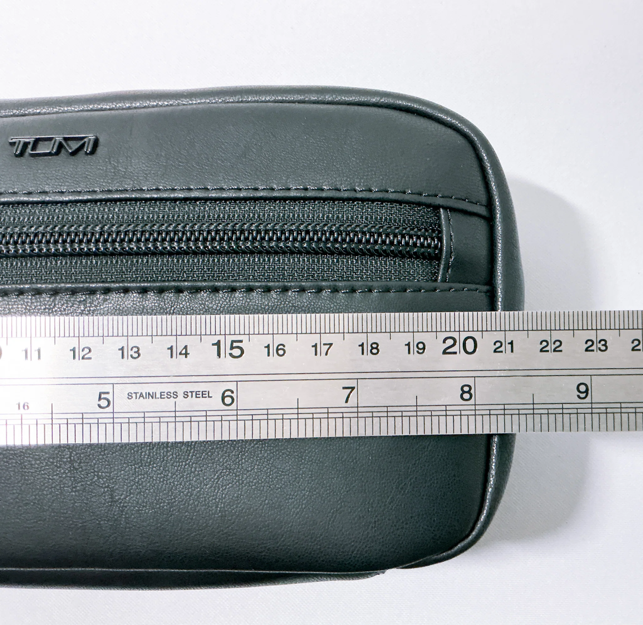 TUMI】レザーのポーチを購入してしまったので、開封して楽しむ【ジップ