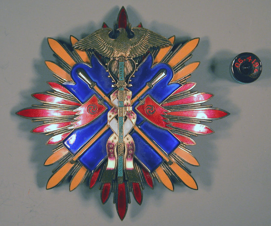 七宝を用いて刀装具を製作した平田派②平田道仁の二所物｜刀箱師の日本