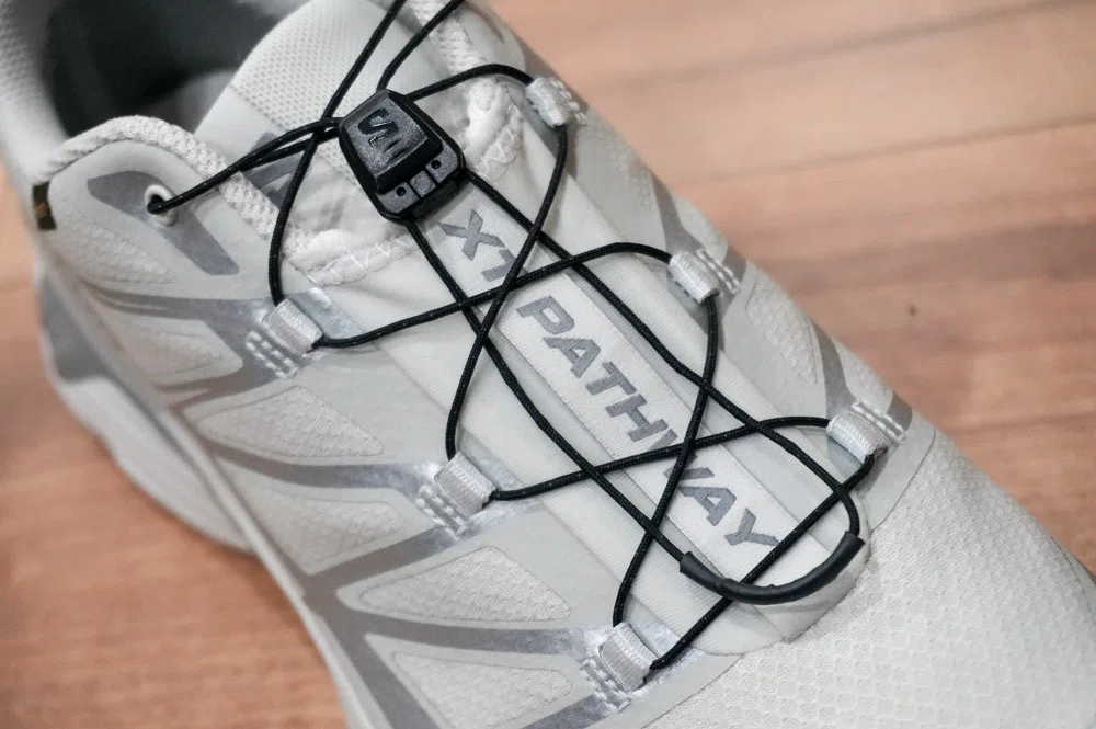 白のGORE-TEX スニーカー｜サロモン XT-PATHWAY GTXがお気に入り｜TECH 
