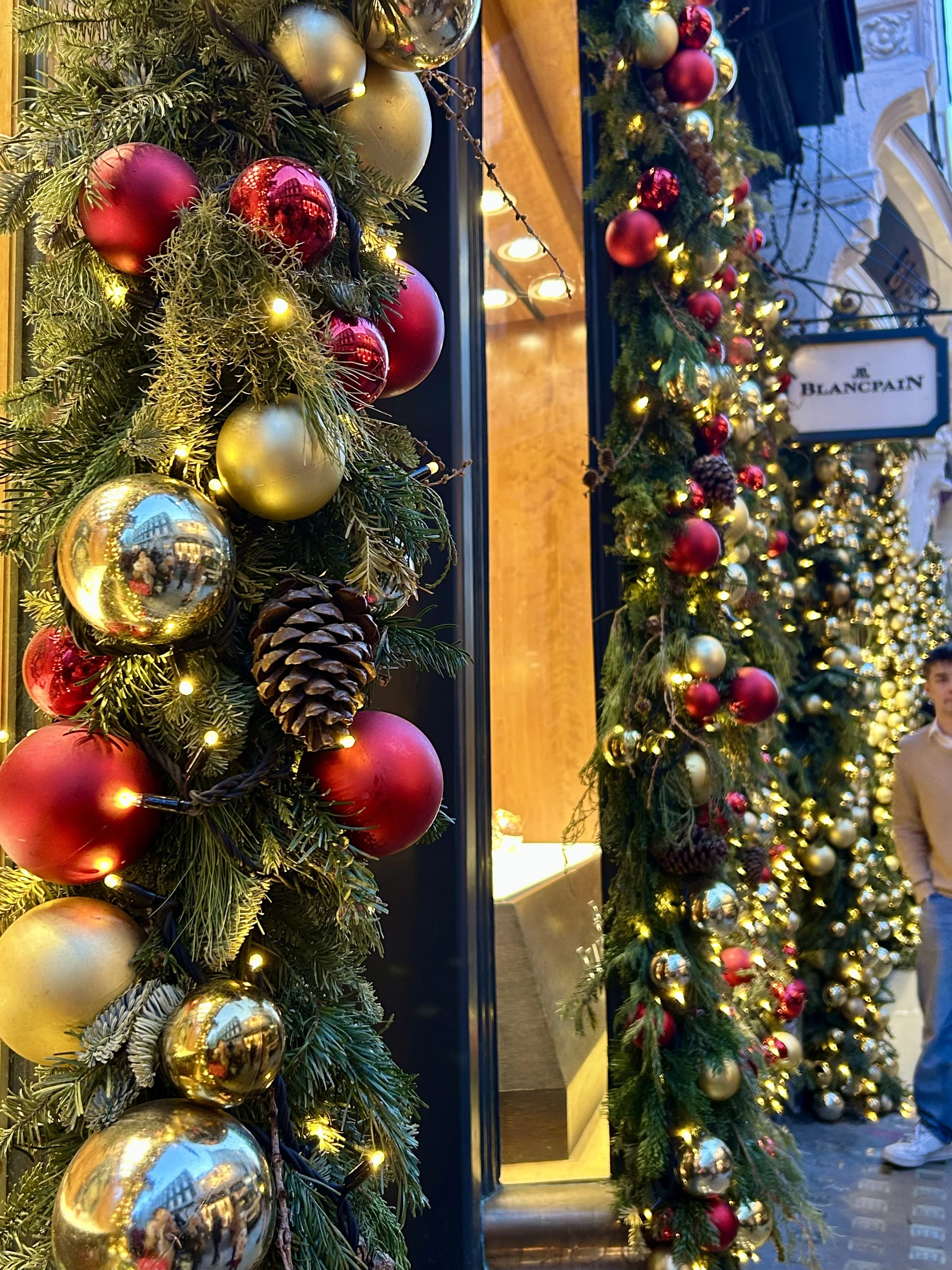 2025年🇬🇧ロンドンのハイブランドショップのクリスマスディスプレイ