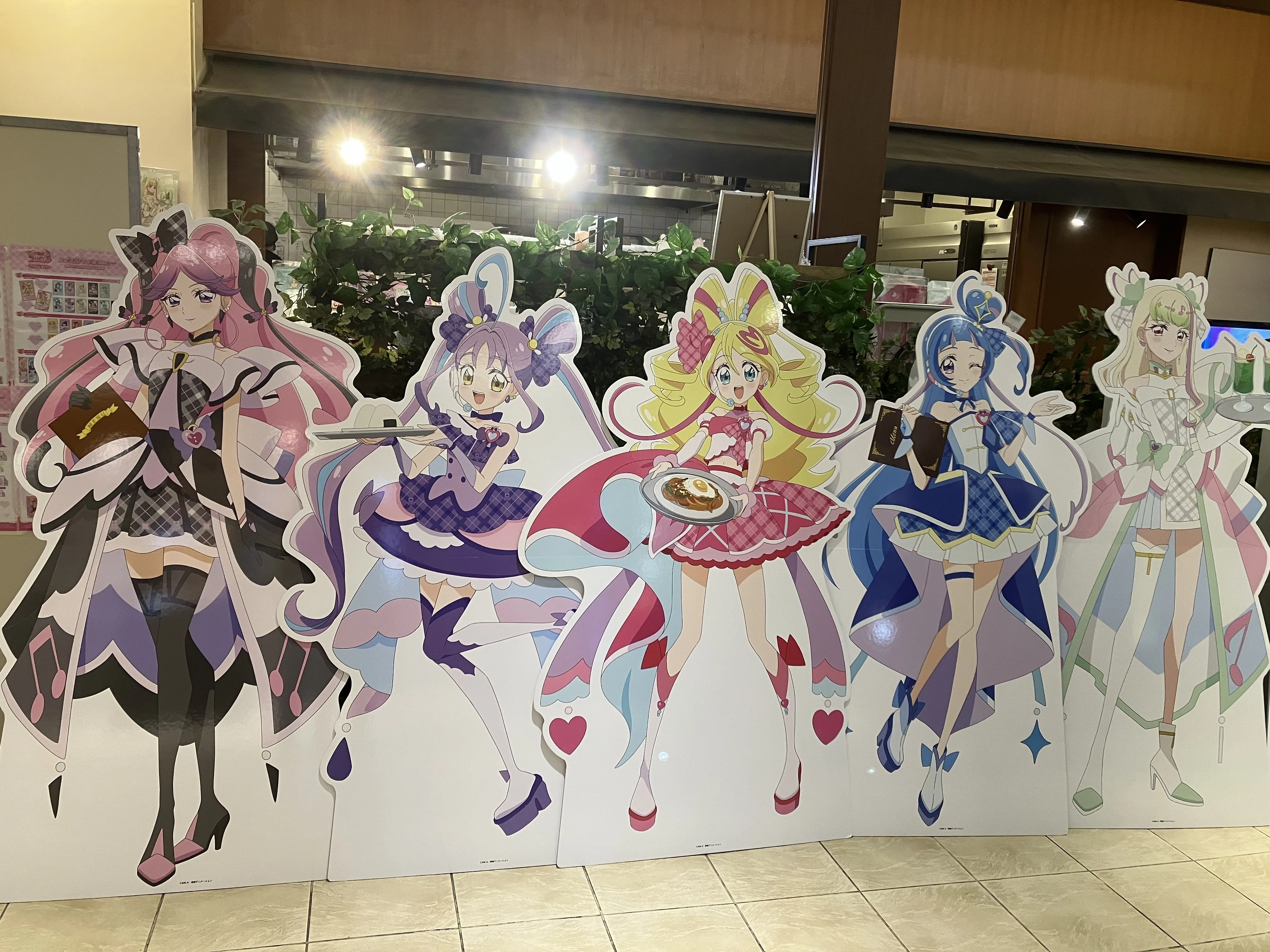 先輩キュア満載】スイパラコラボカフェとキミプリ展で新宿を満喫♪｜月宮灯