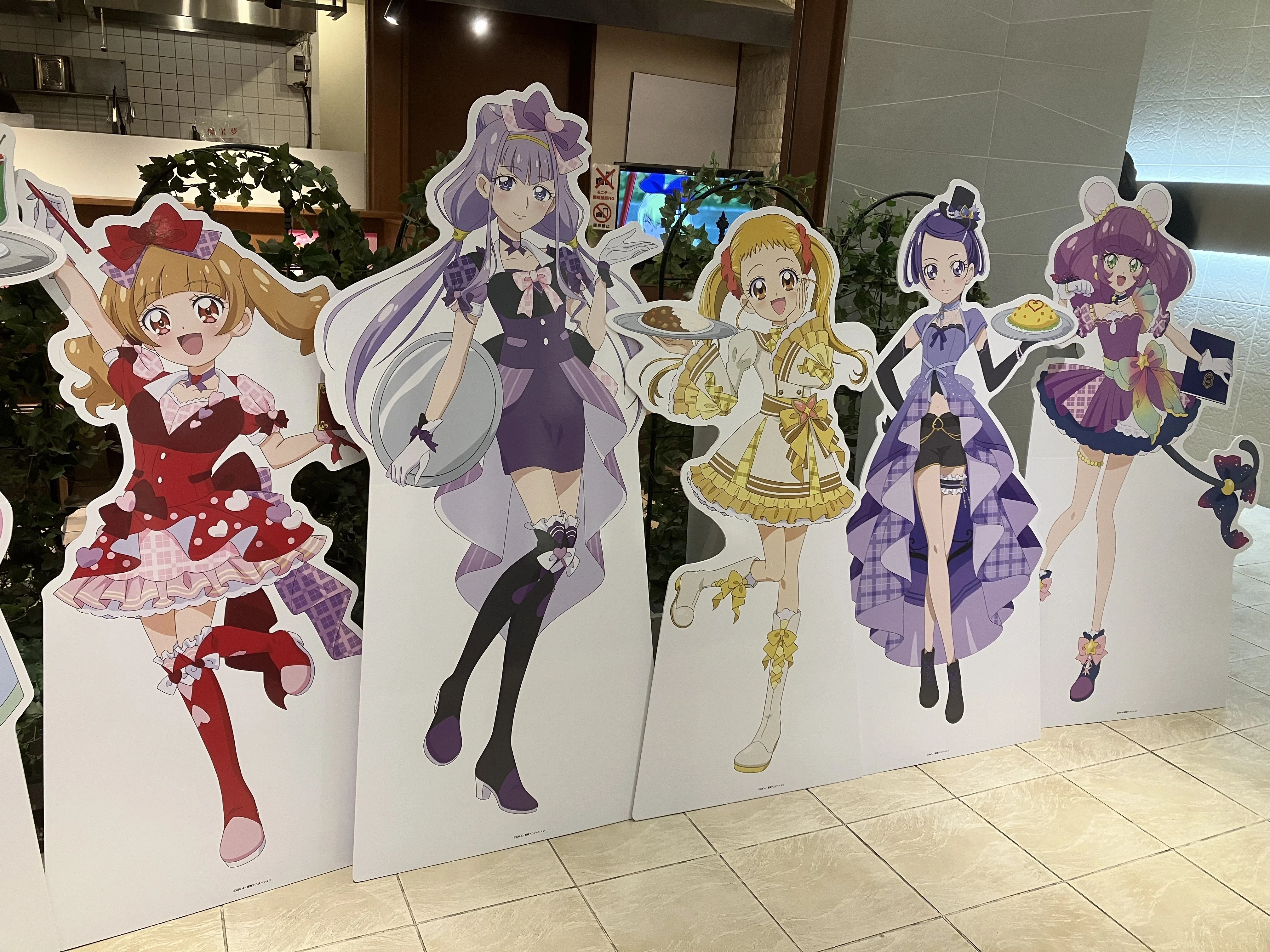 先輩キュア満載】スイパラコラボカフェとキミプリ展で新宿を満喫♪｜月宮灯