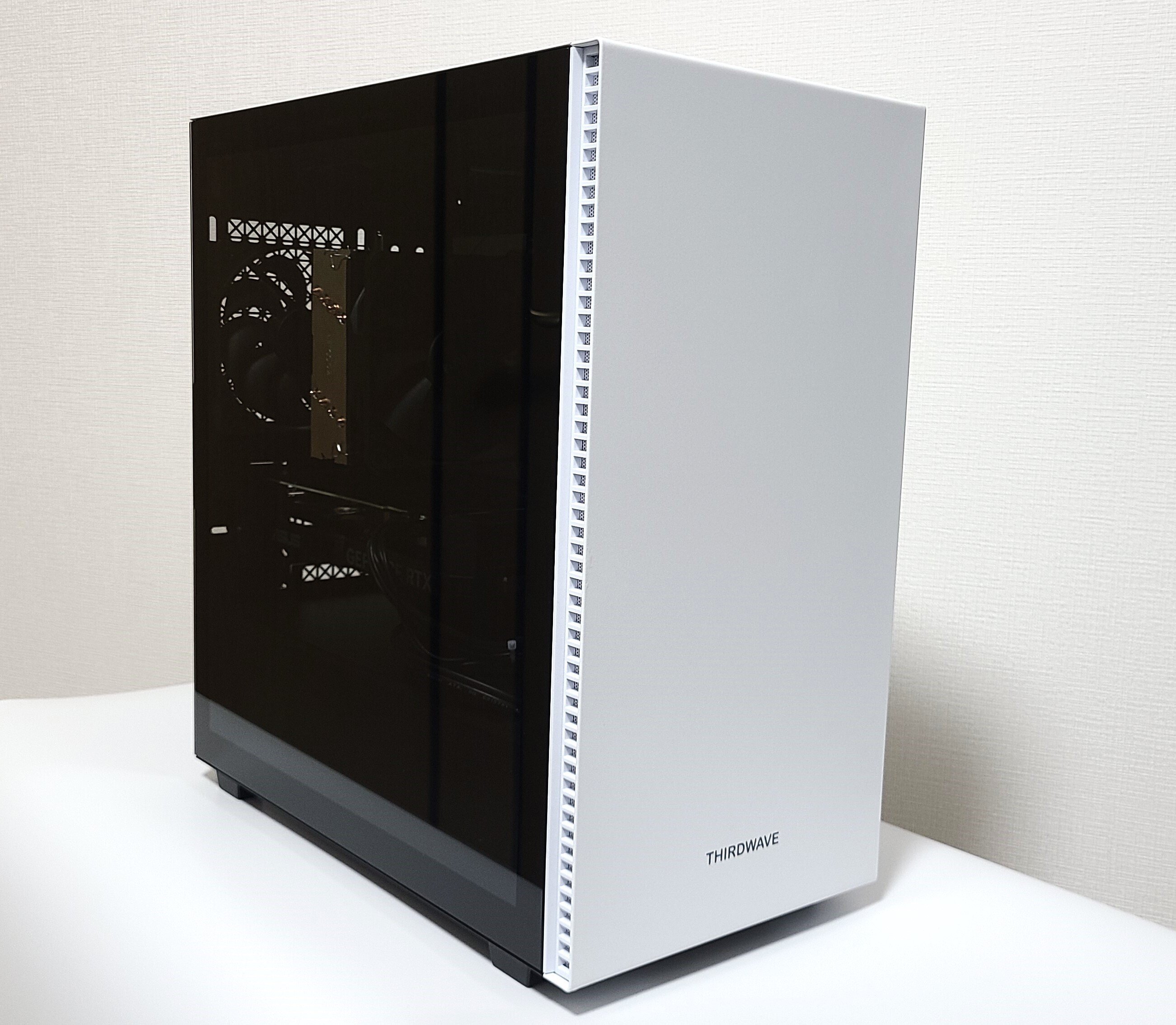 白いゲーミングPCでおすすめは？【12月】｜こまたろ