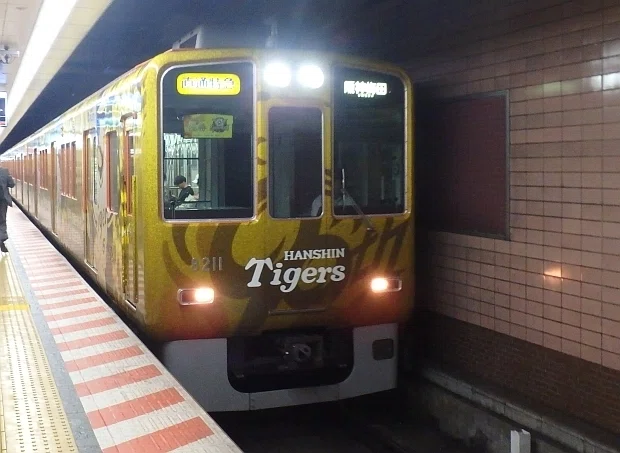 阪神電鉄】2025年10月 8000系 8211F “阪神タイガース90周年記念