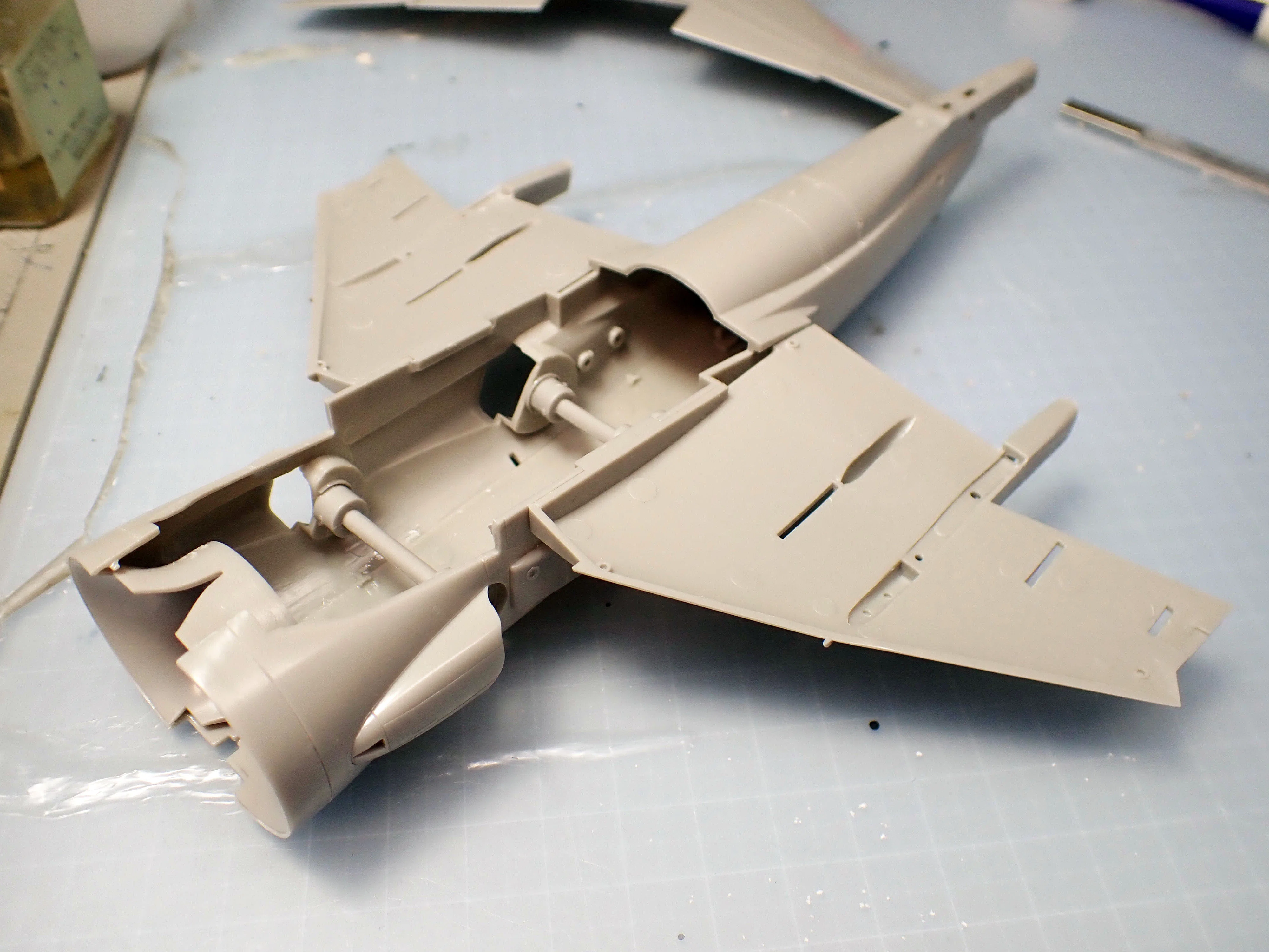 練習だから心穏やかに：ハセガワ 1/48 AV-8B ハリアー2プラス（前編
