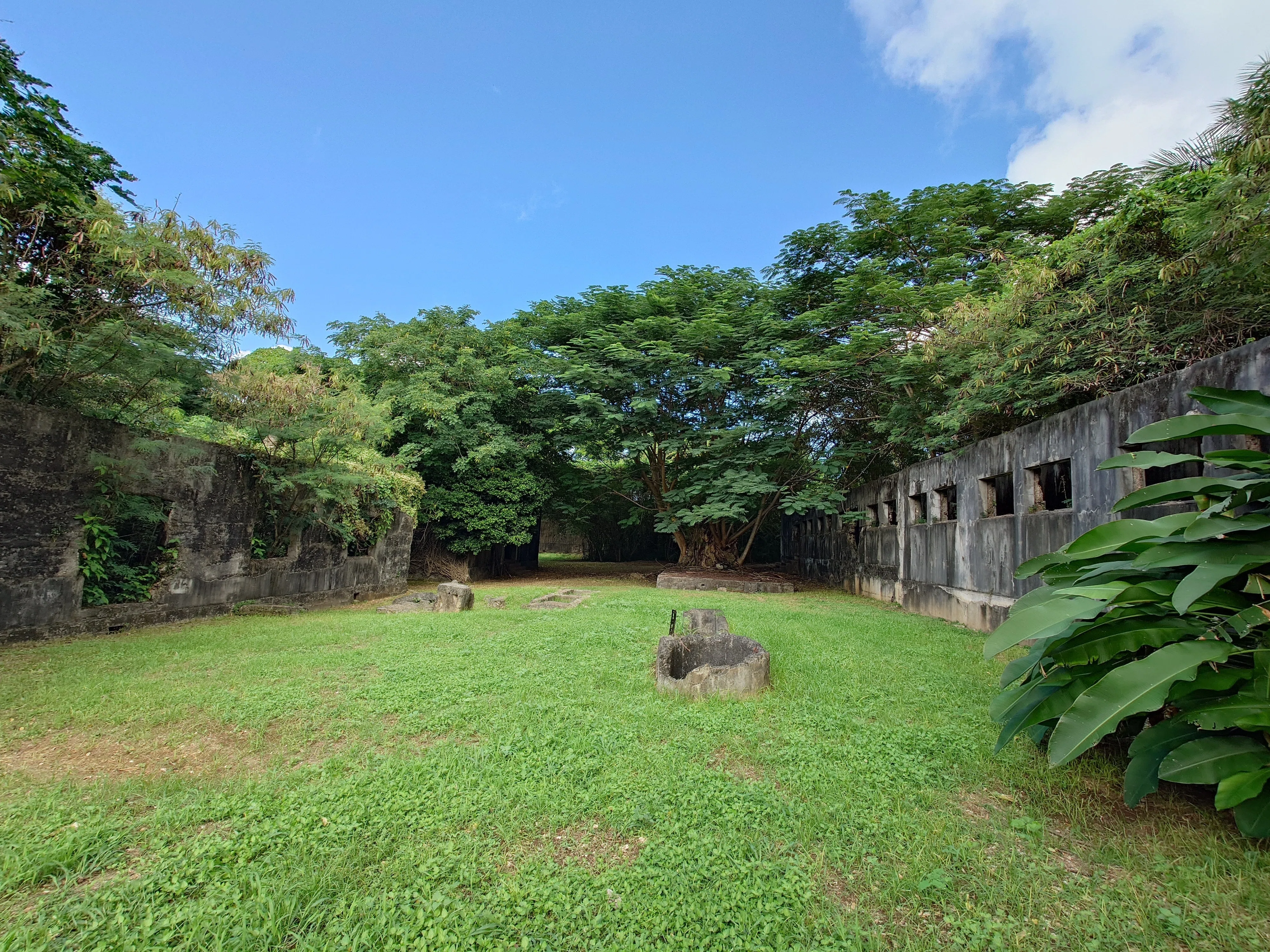 ワイフ刑務所 サイパン戦慰霊の旅⑤ 日本刑務所跡｜comomo