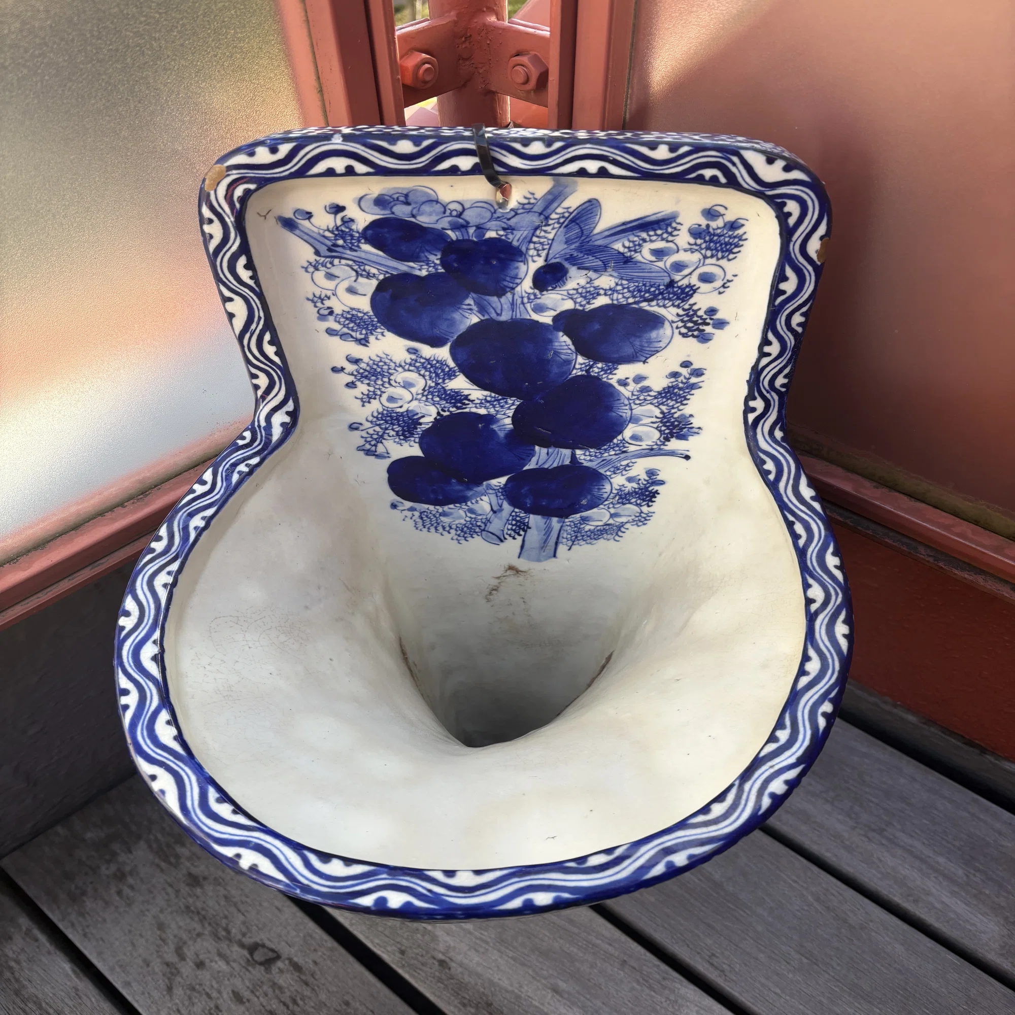 千葉の骨董屋で見つけた古便器」｜松浦パグ