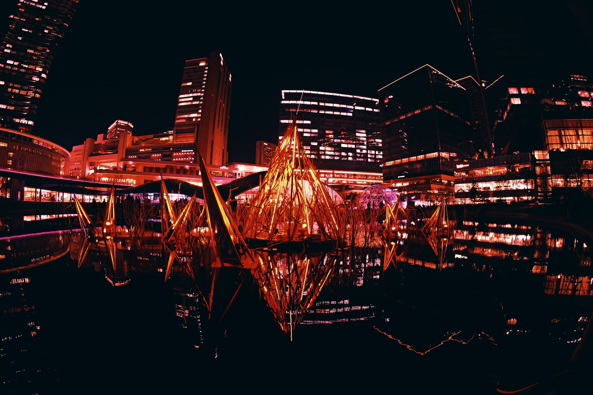 2025年12月19日大阪梅田散歩。グラングリーン大阪、グランフロント大阪