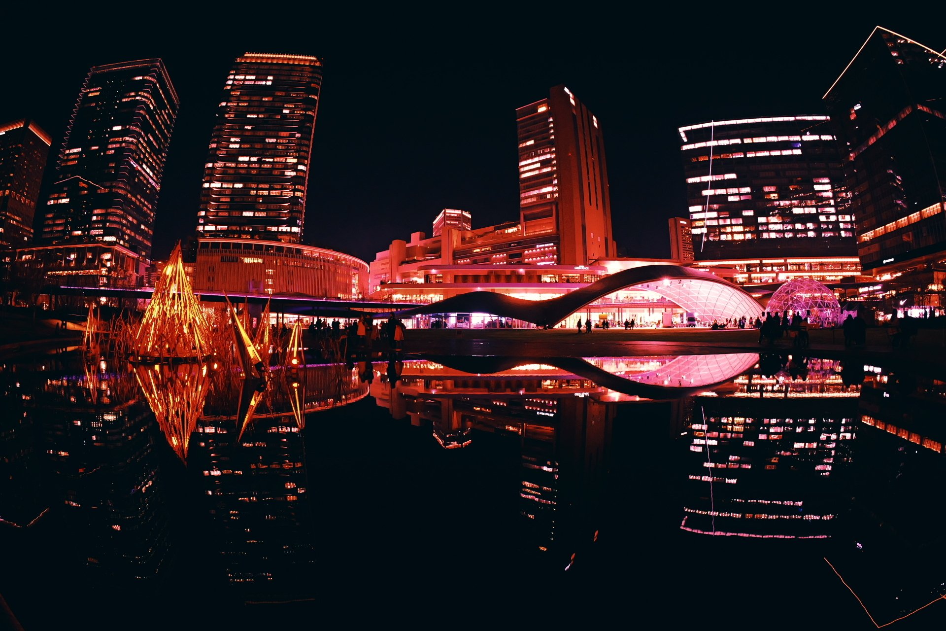 2025年12月19日大阪梅田散歩。グラングリーン大阪、グランフロント大阪