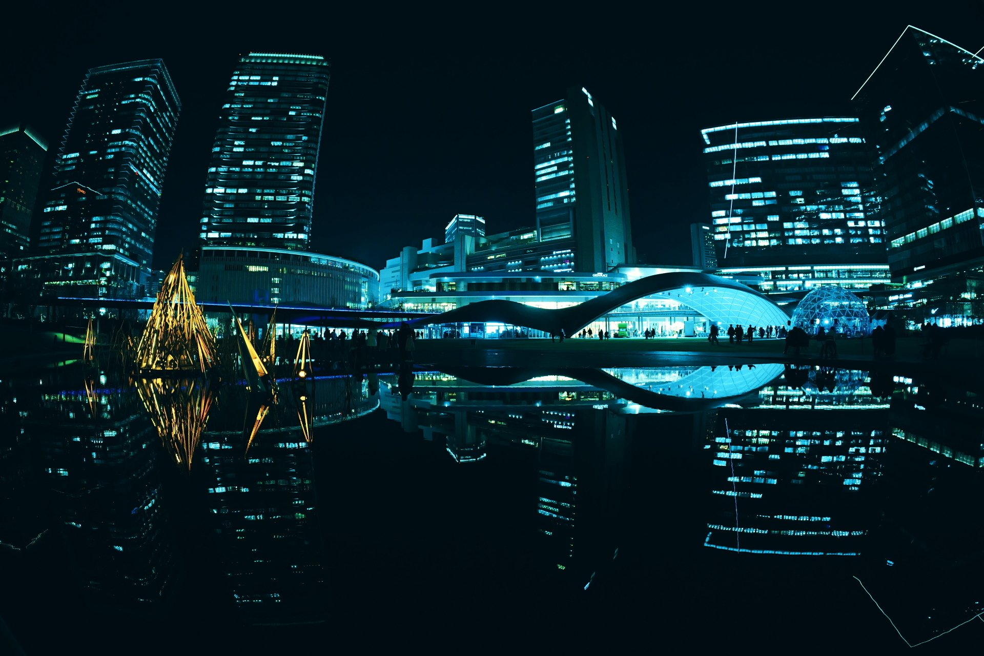 2025年12月19日大阪梅田散歩。グラングリーン大阪、グランフロント大阪