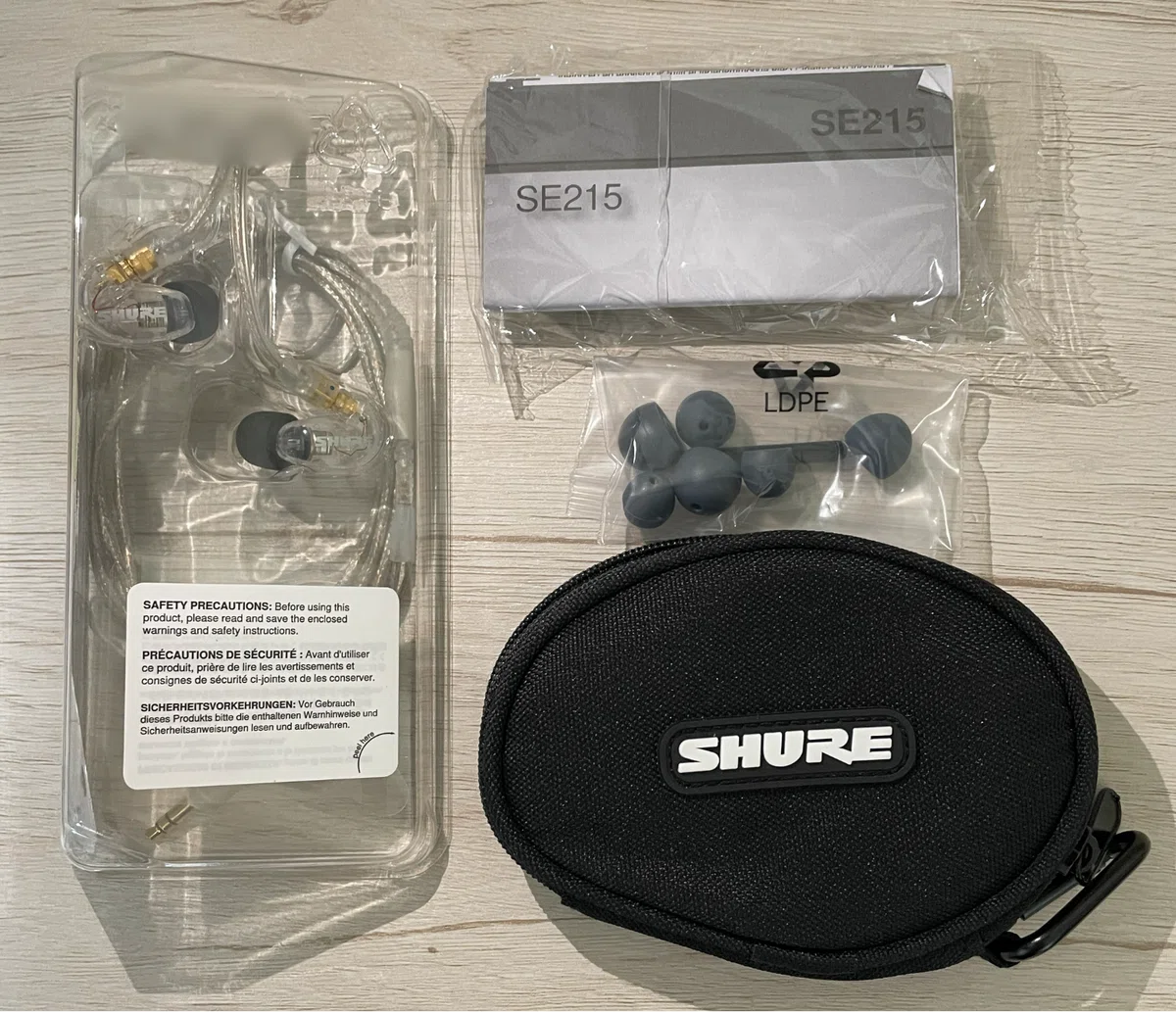 SHURE SE215 有線イヤホン 本体　ケース、説明書付き 有線イヤホンの金字塔「SE215」レビュー。｜そこのひまびとくん