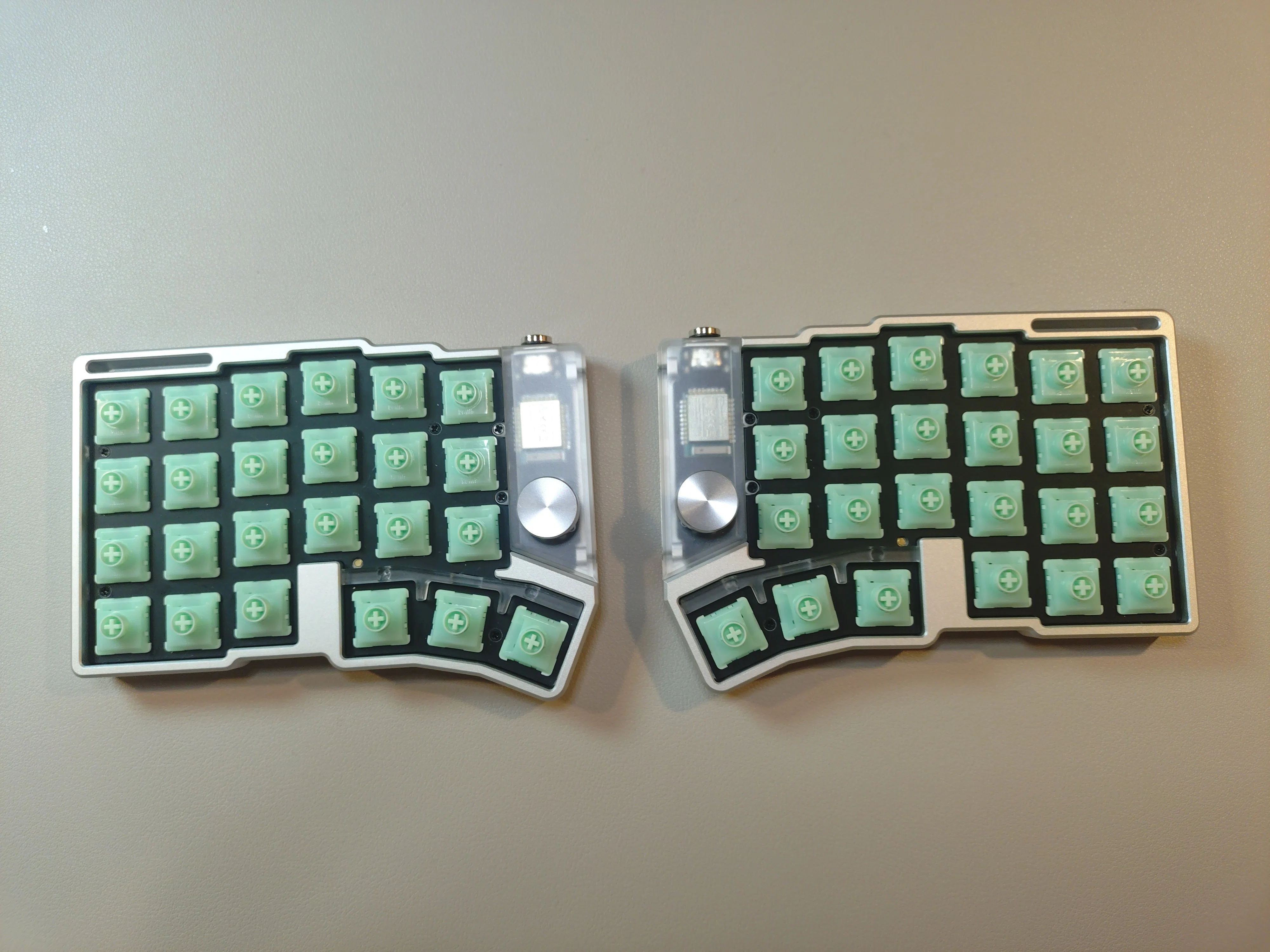 Cornix】キースイッチを変更してみた【Kailh Purple Swallowtale mini