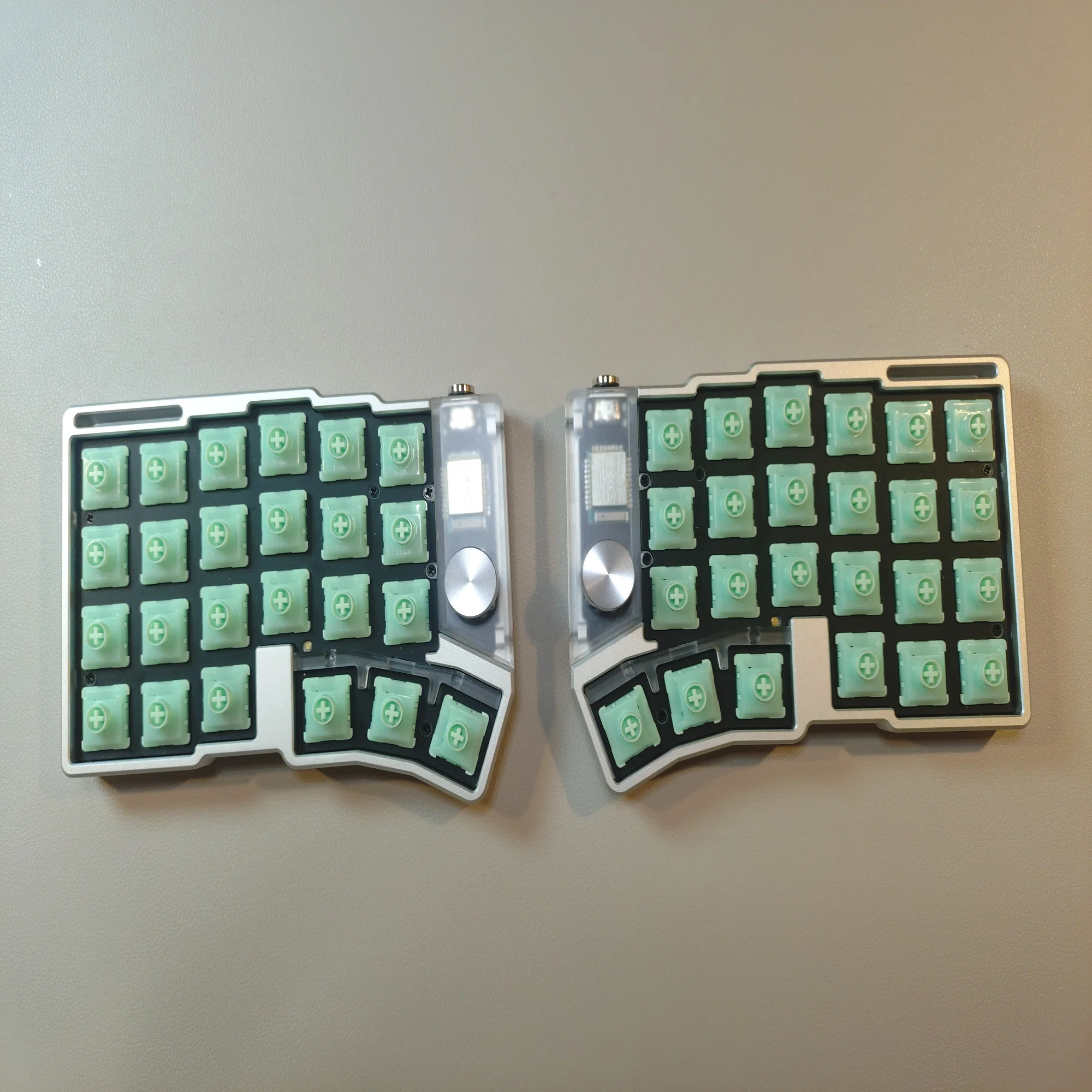 Cornix】キースイッチを変更してみた【Kailh Purple Swallowtale mini 