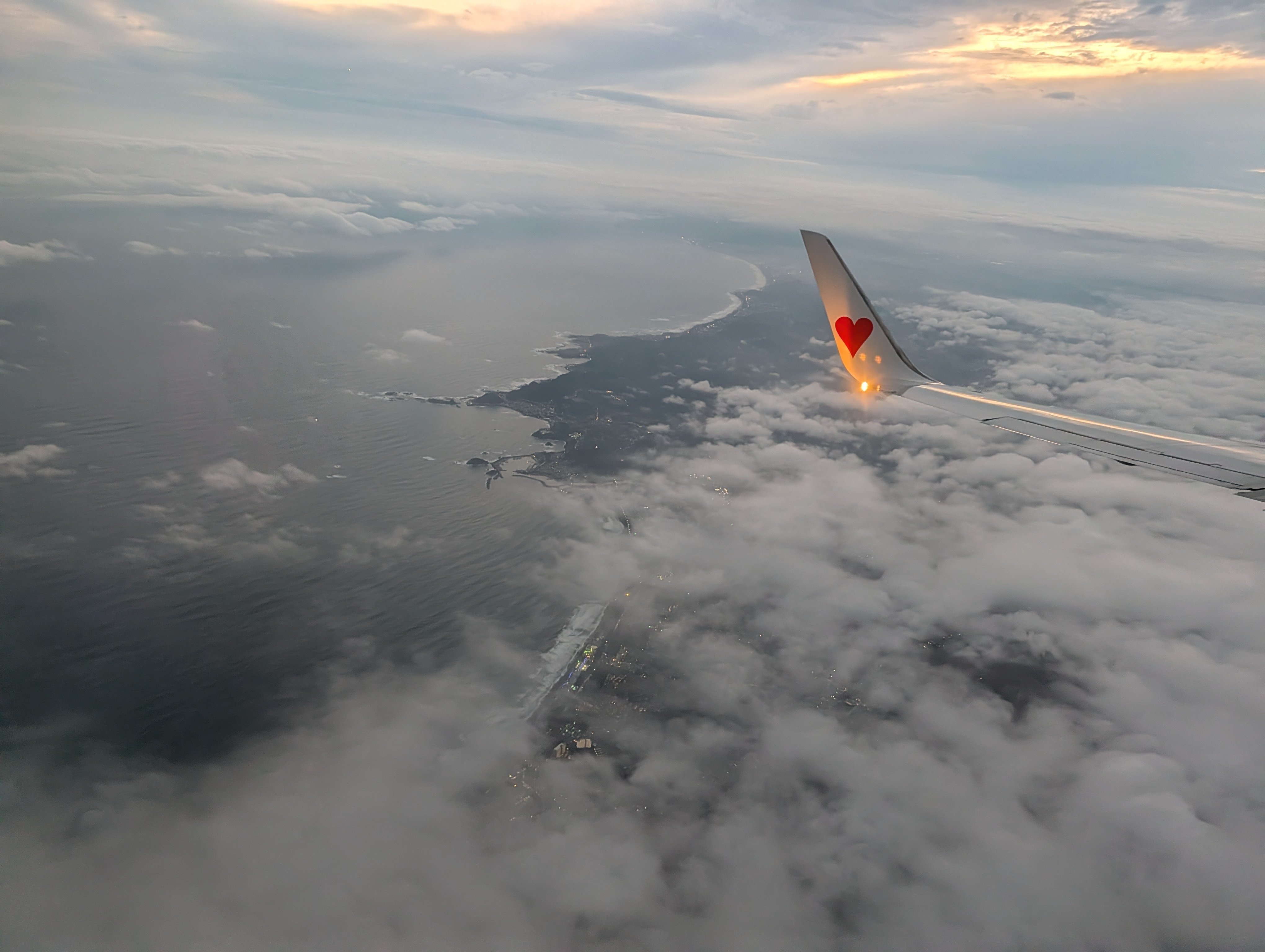 空の旅を、記憶のままに。Google Pixel 10 Proで切り取る雲の上の世界