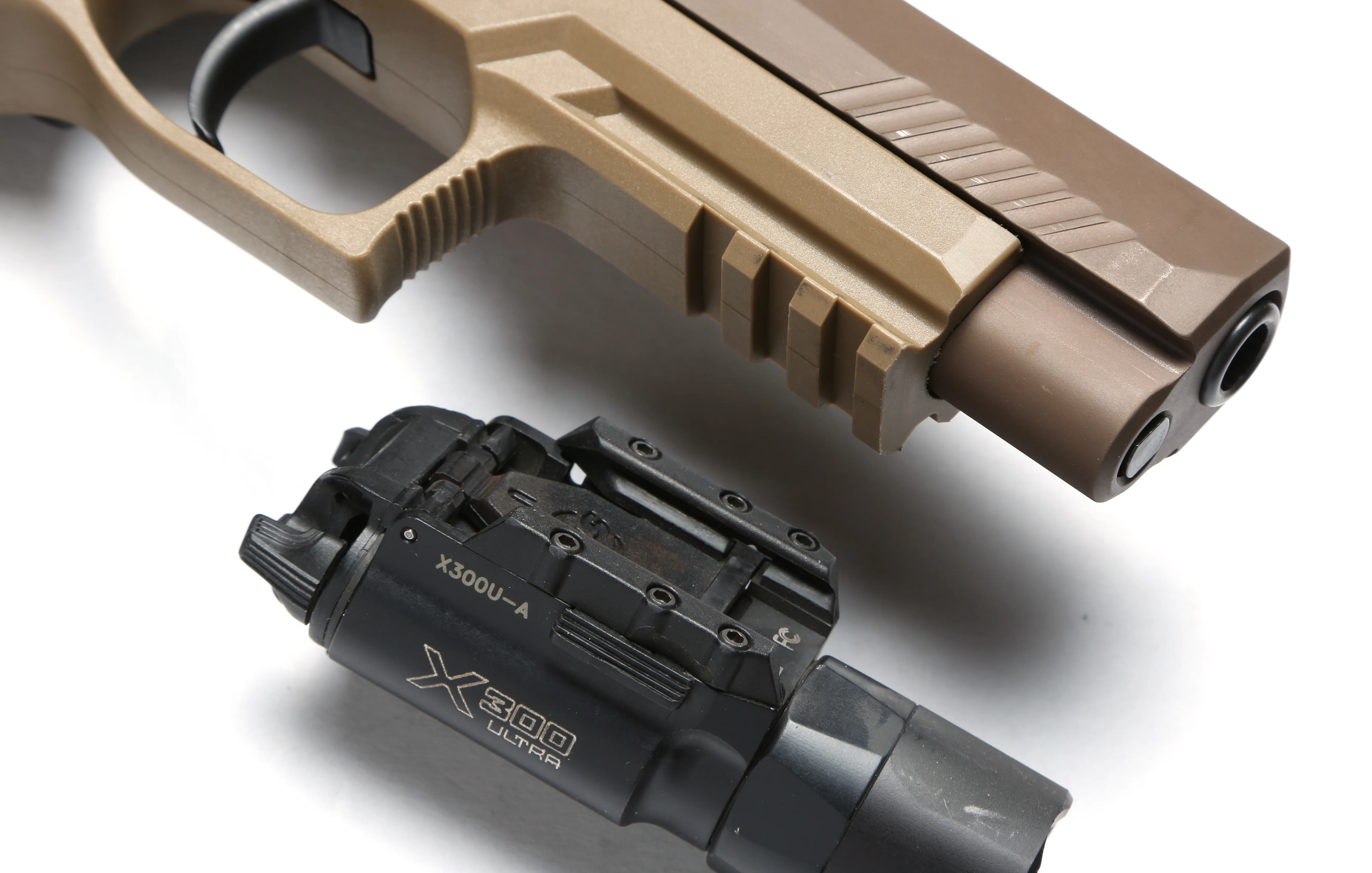 米軍がM17として選んだ拳銃。LAPDも採用したFCUモジュラー構造のSIG