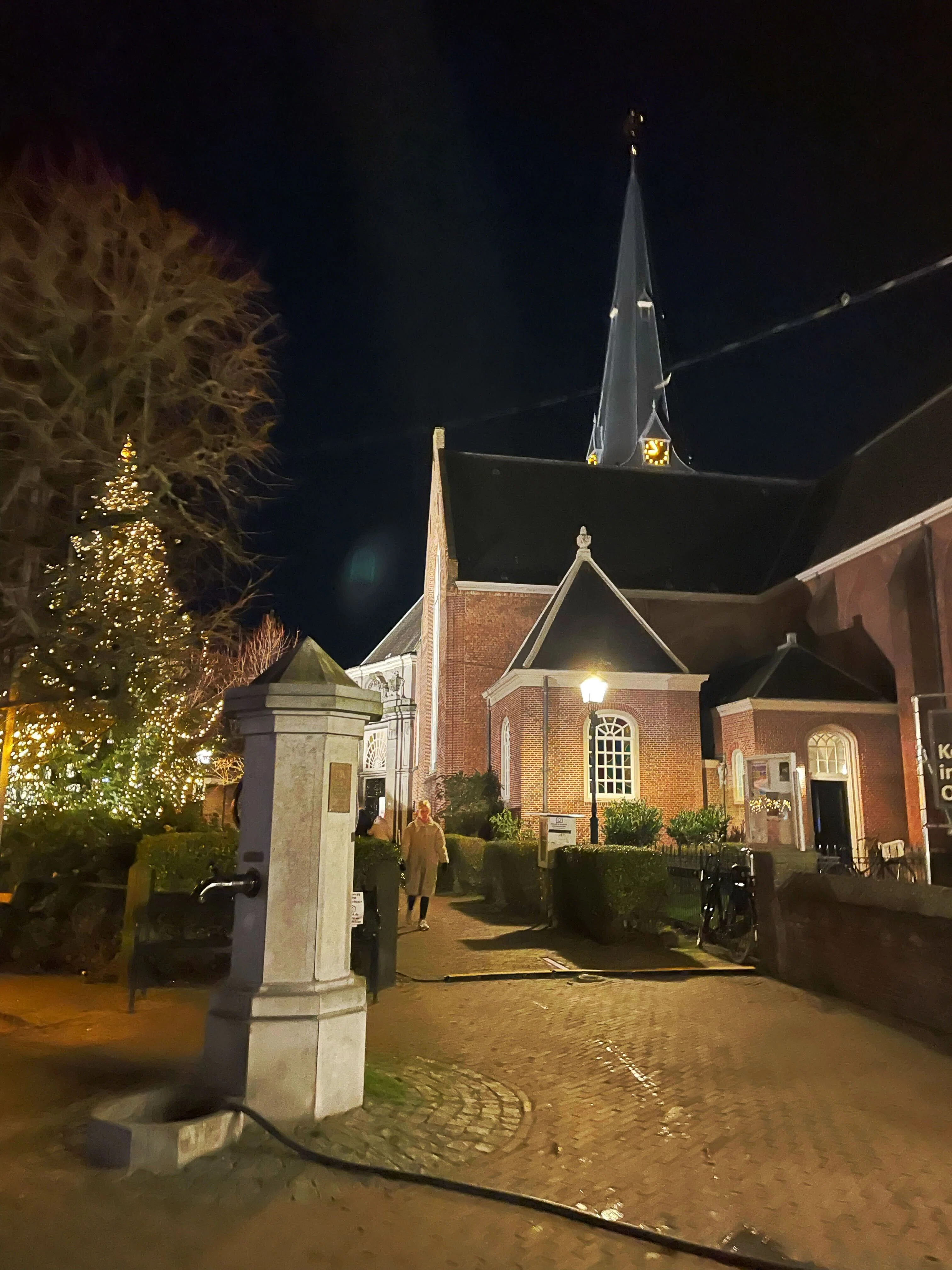 オランダのクリスマス。教会、ご近所、国王のスピーチ。静かで温かい一