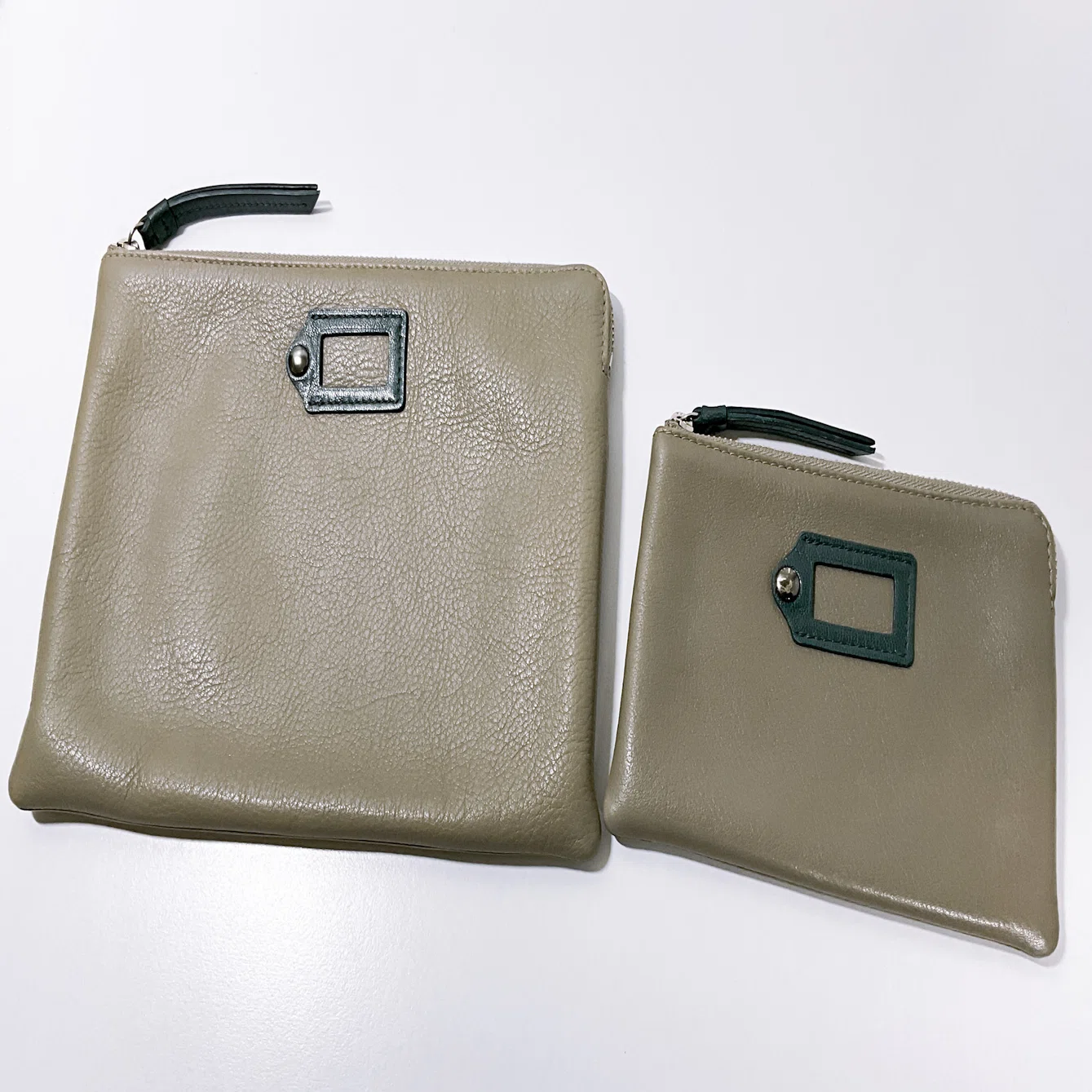 iPad miniがピッタリのレザーポーチ】土屋鞄「クラルテ トラベルコンビ 