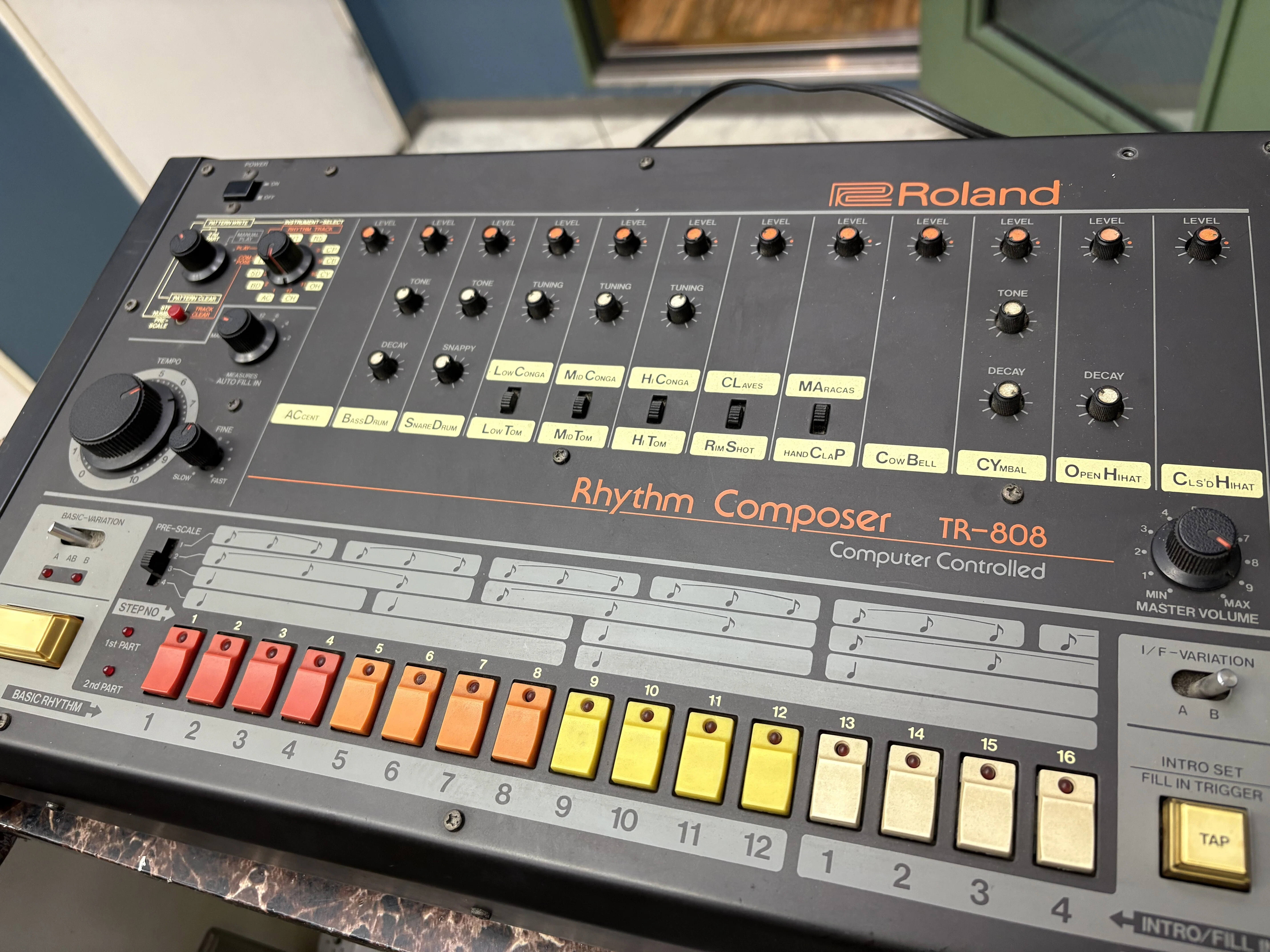🎸 【機材修理】音が出ないTR-808を救出！「TR-808」マスターアウト
