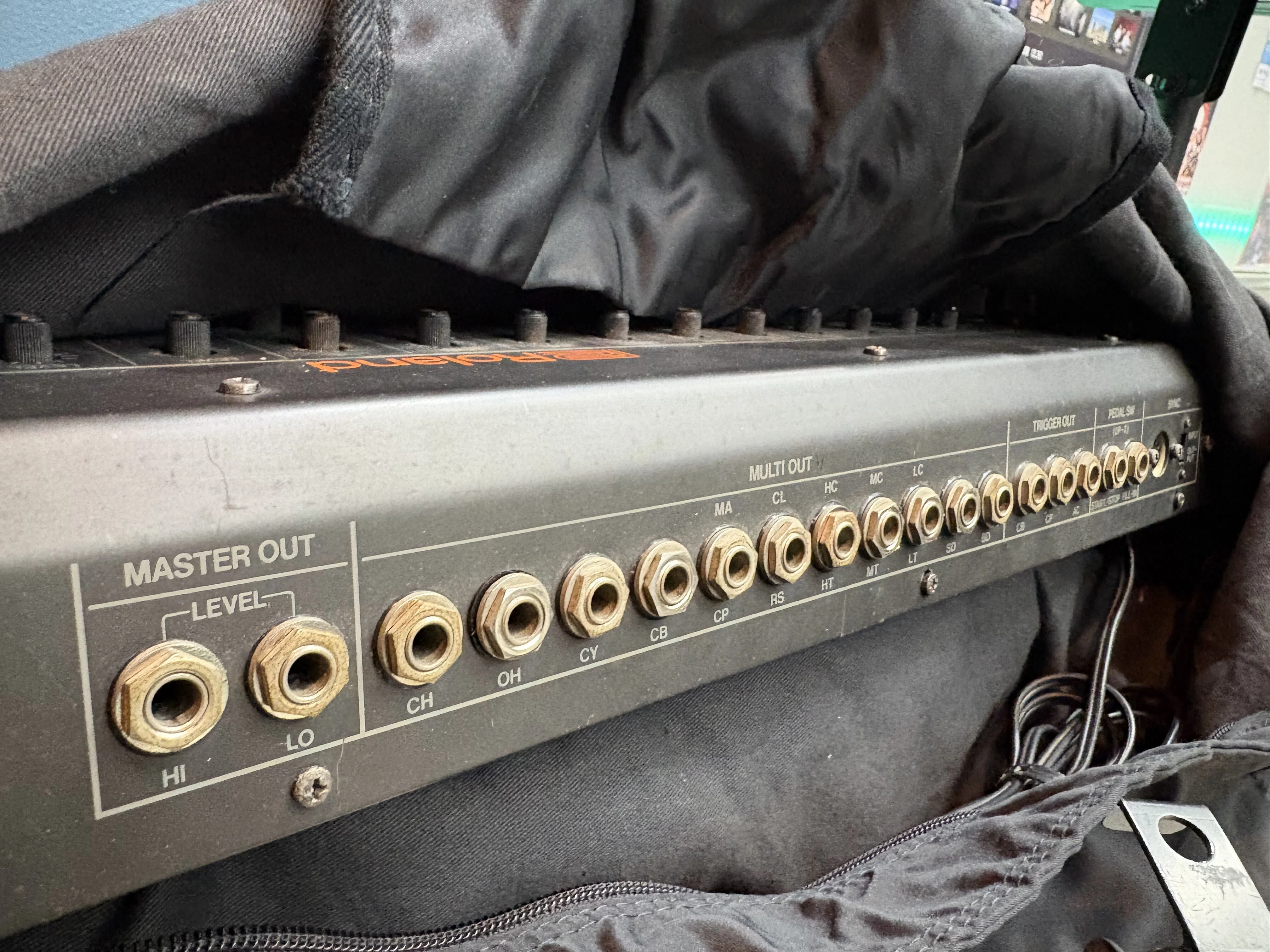 🎸 【機材修理】音が出ないTR-808を救出！「TR-808」マスターアウト