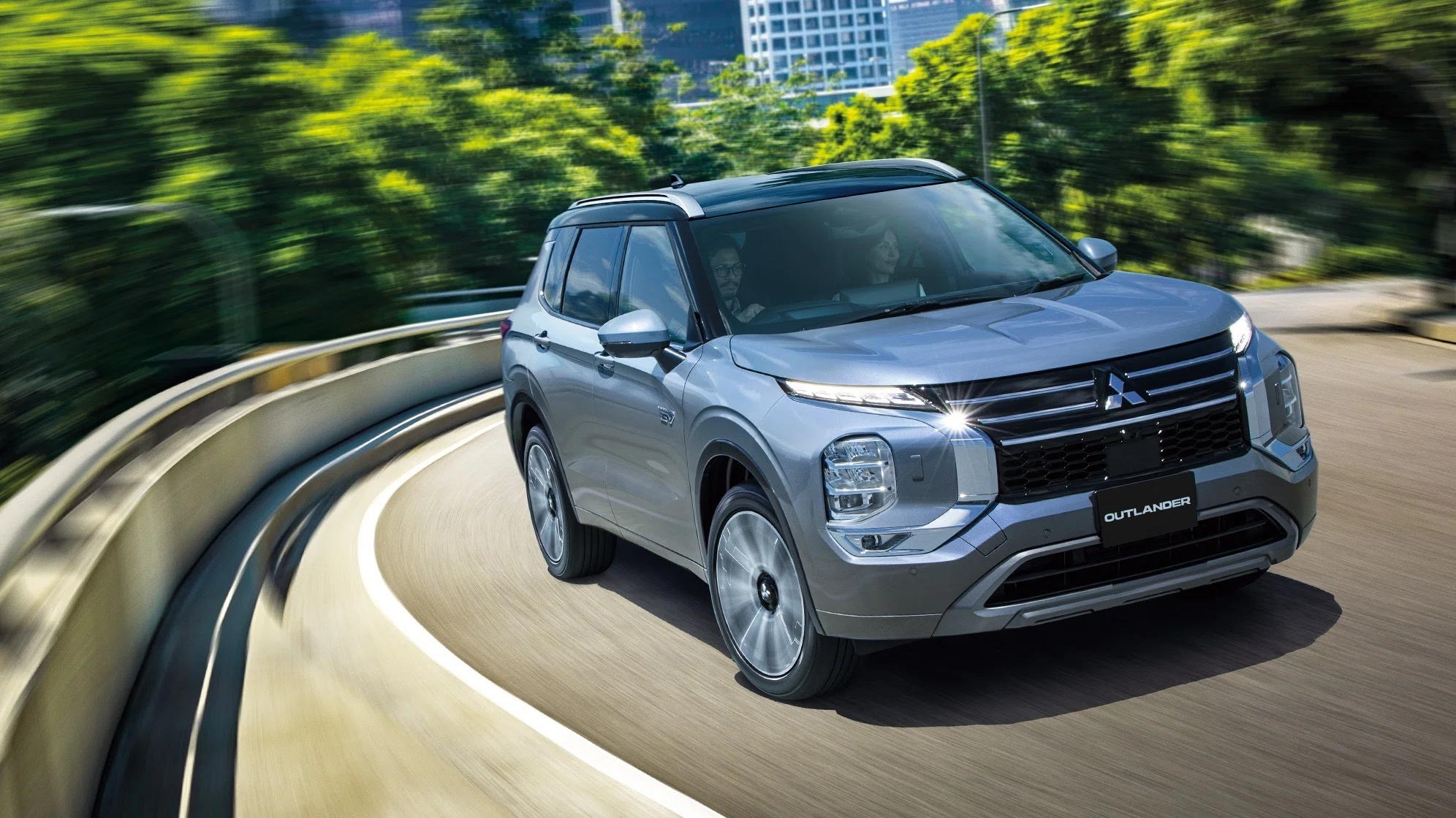 現代の高級車、ここにあり」 アウトランダーPHEV 侮るなかれ｜REN