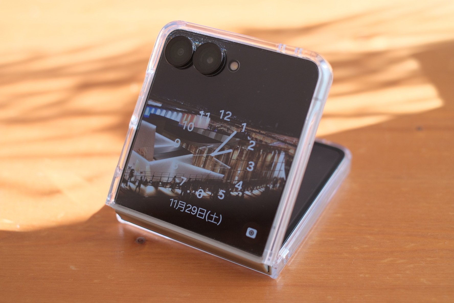 スマホ2台持ち」が、育児と仕事のストレスを減らしてくれた話｜まこ