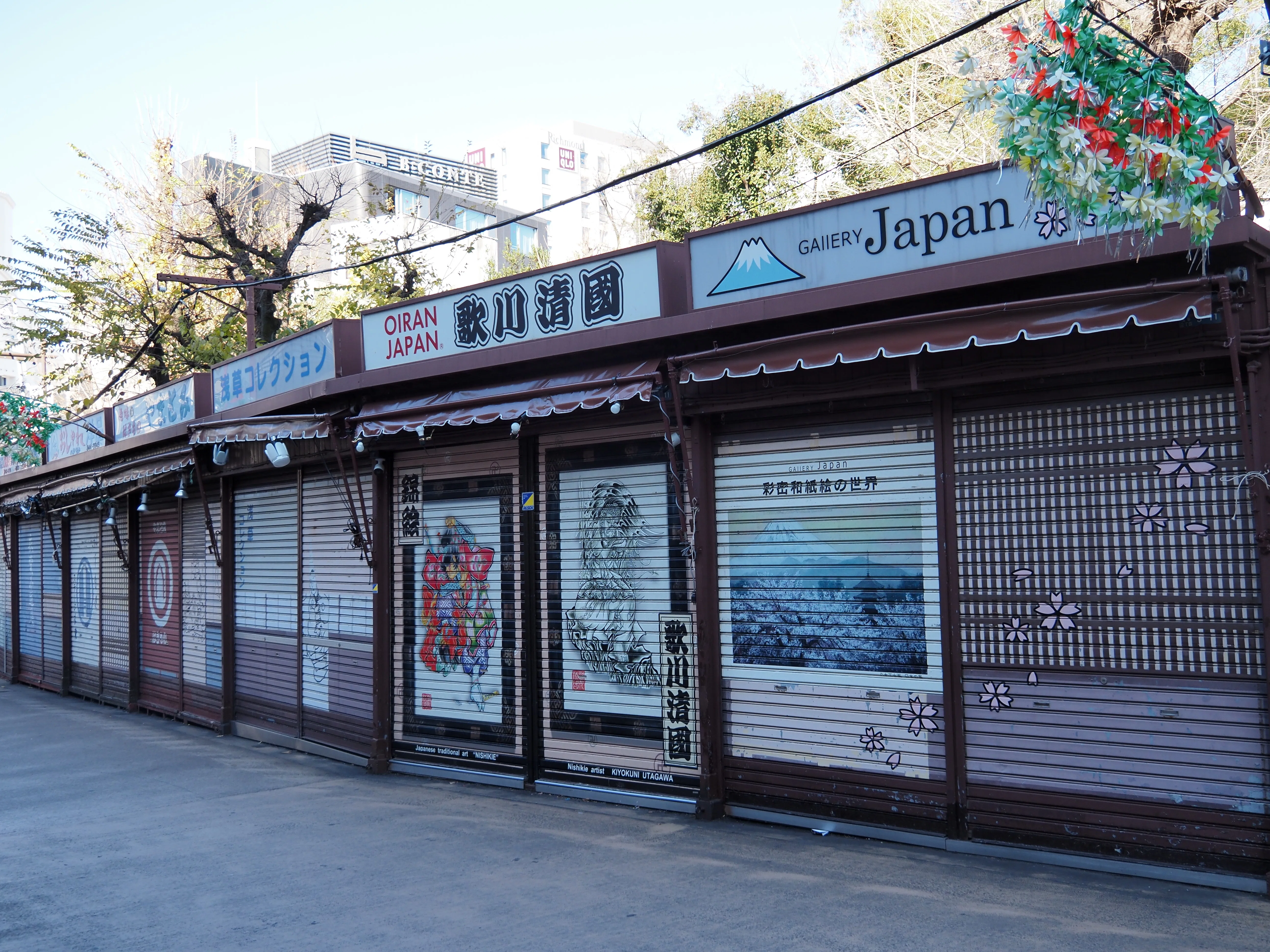 いかにも浅草らしい伝法院通り｜美術と文学と歴史と
