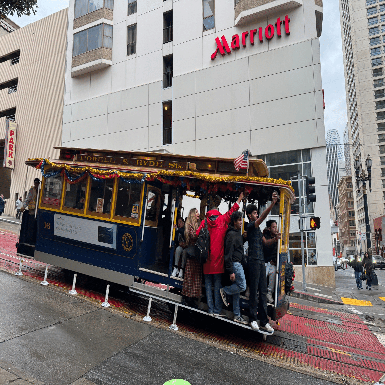 サンフランシスコ中心部のクリスマスツリーを一瞬だけ見にいきました