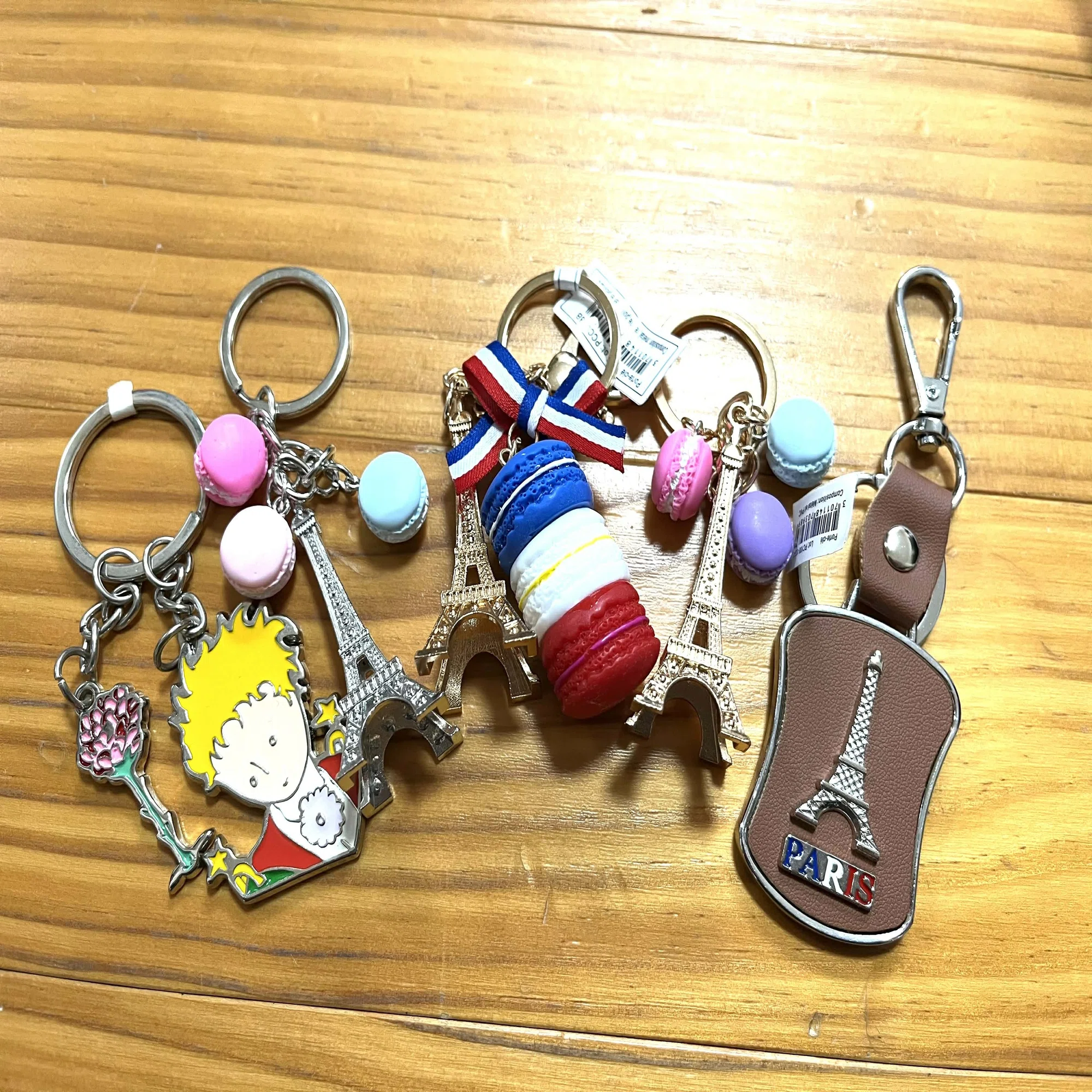 パリのお土産の穴場に潜入！入店しようとしたら警備員に止められて 