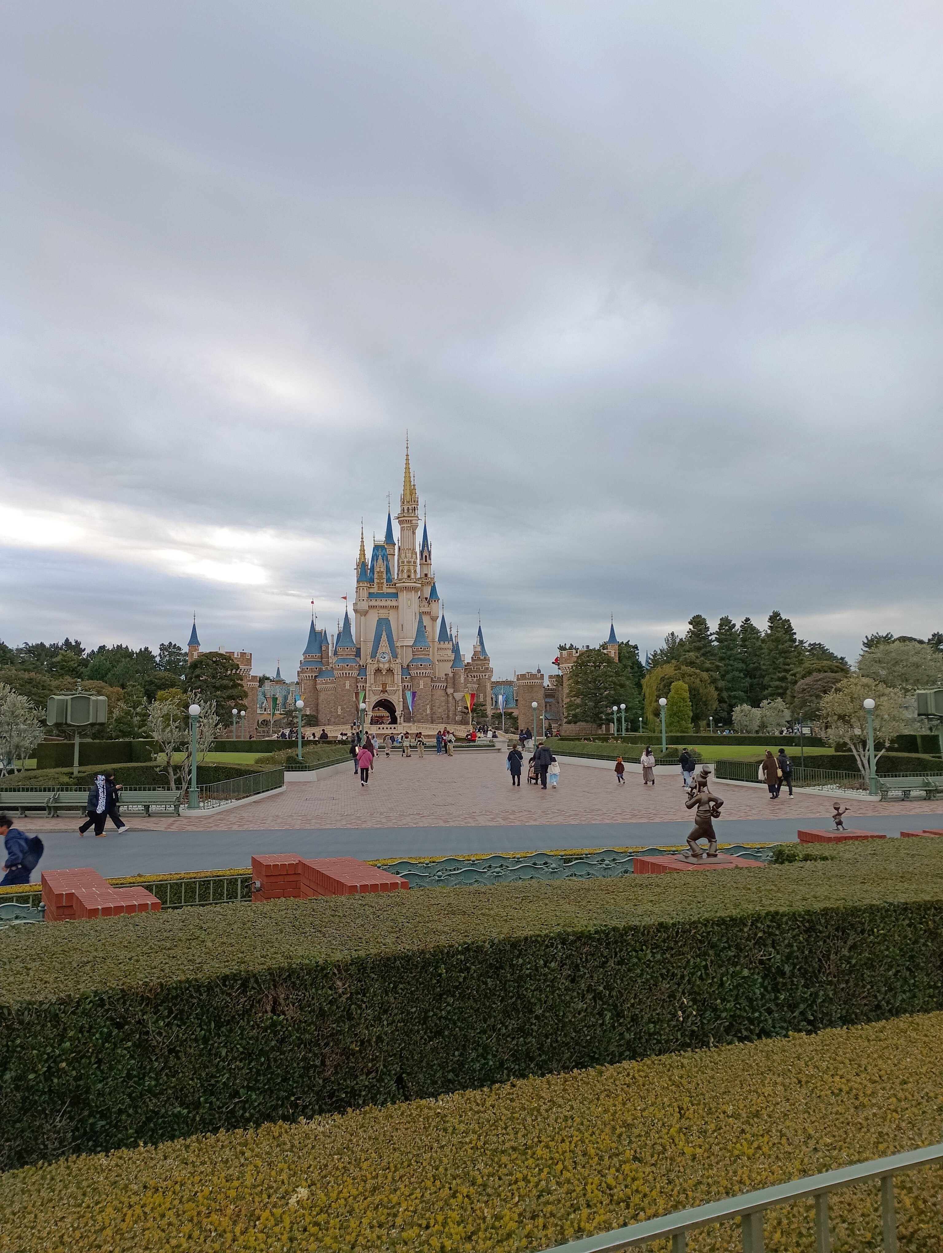 約10年振りのディズニーランド｜SurfPedal