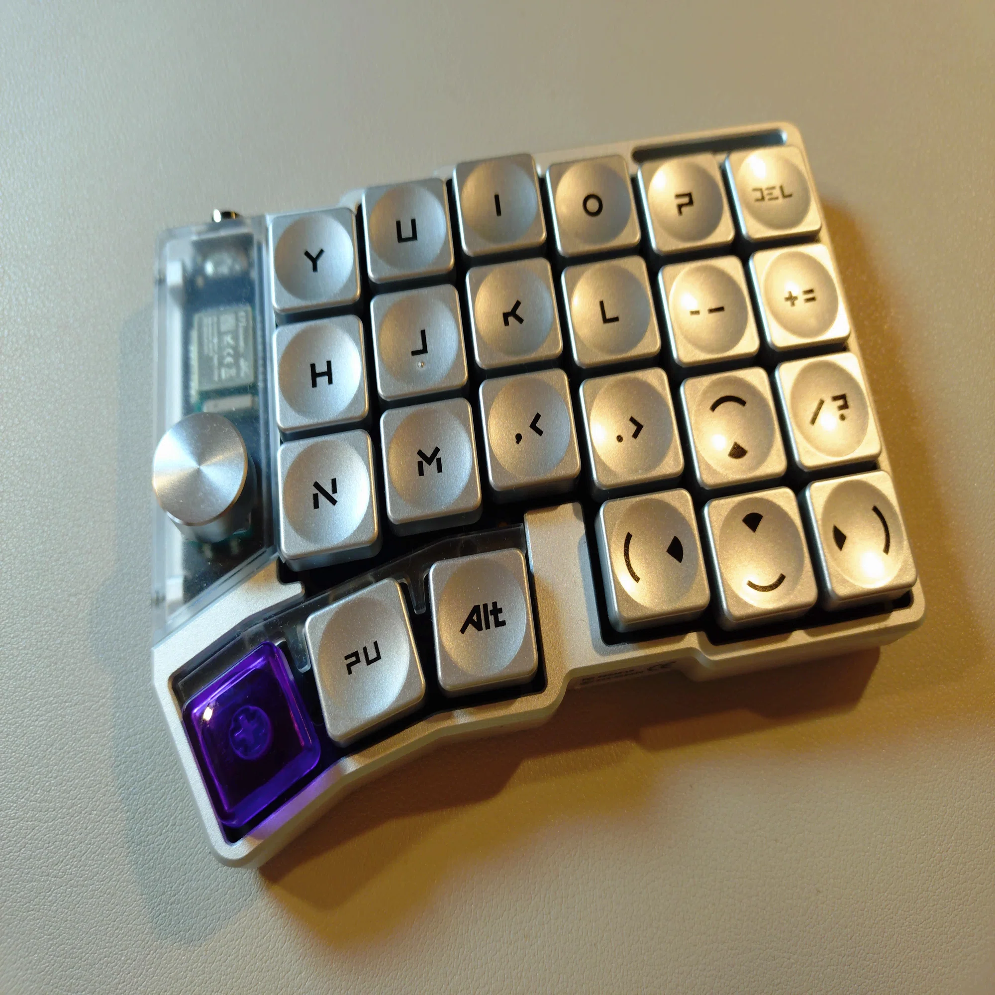 Cornix】キースイッチを変更してみた【Kailh Purple Swallowtale mini 