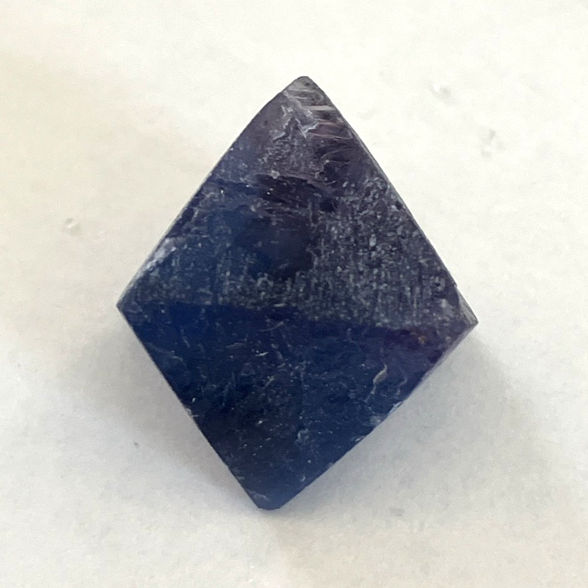 湖南省産の青い蛍石を割ってみよう！｜さとうかよこ（きらら舎）