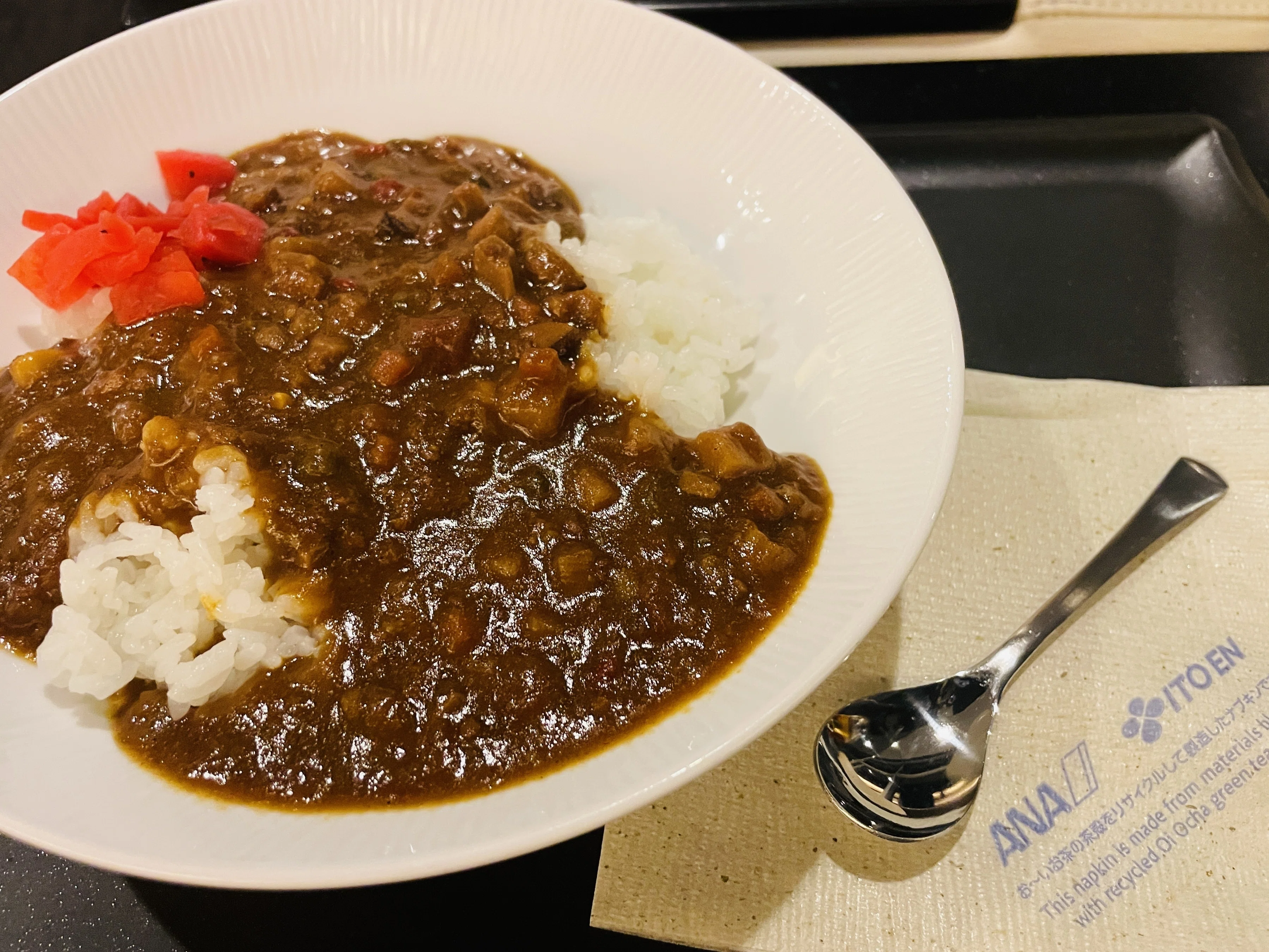 The Secret of 'Deliciousness' Taught by the ANA Lounge Curry at Haneda ...