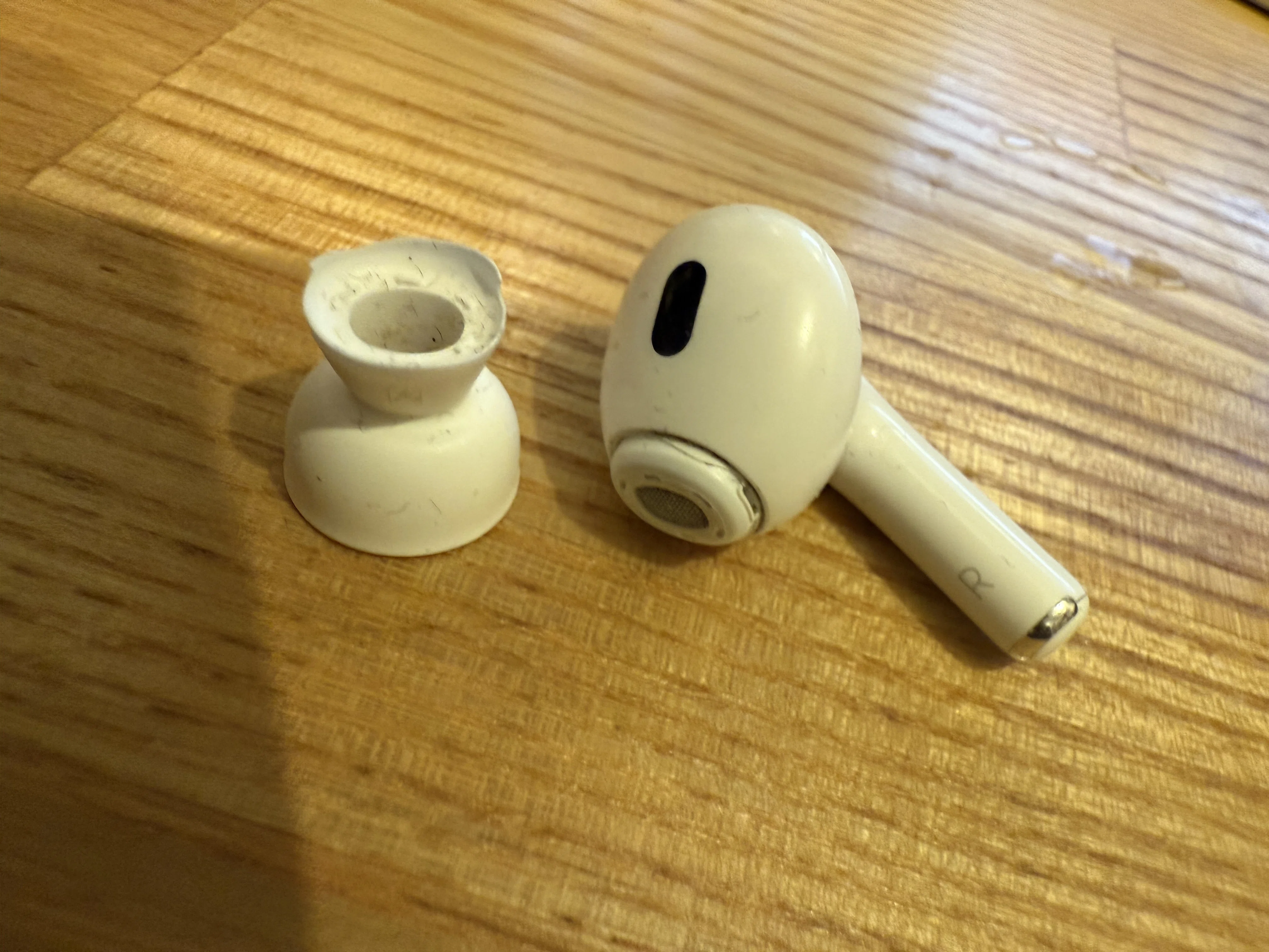 AirPods Proのゴムのヤツがとれた！｜伊藤正宏