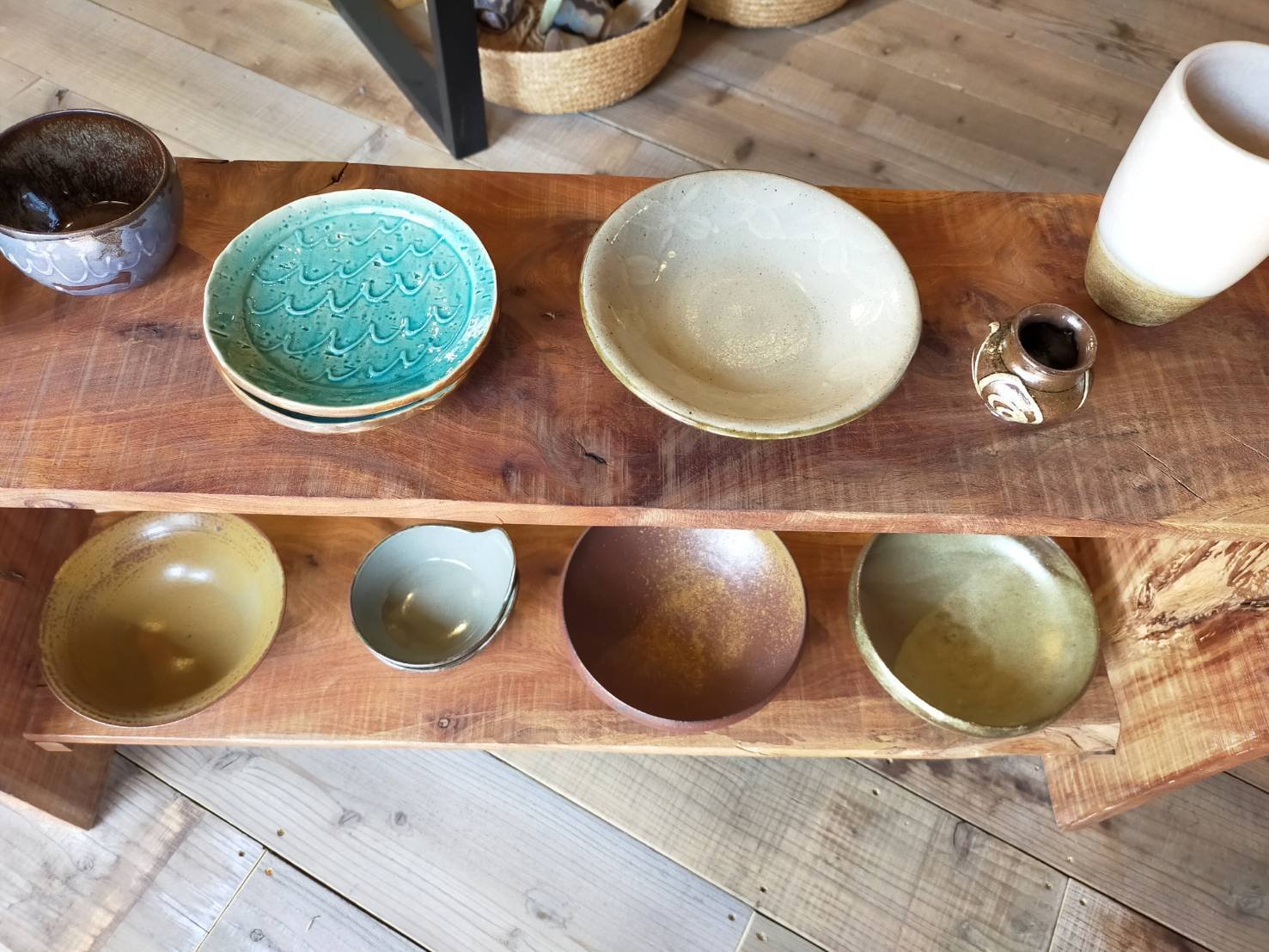 鎌倉市】沖縄の伝統工芸品「やちむん」を日常に。ヤッチとムーンに会い