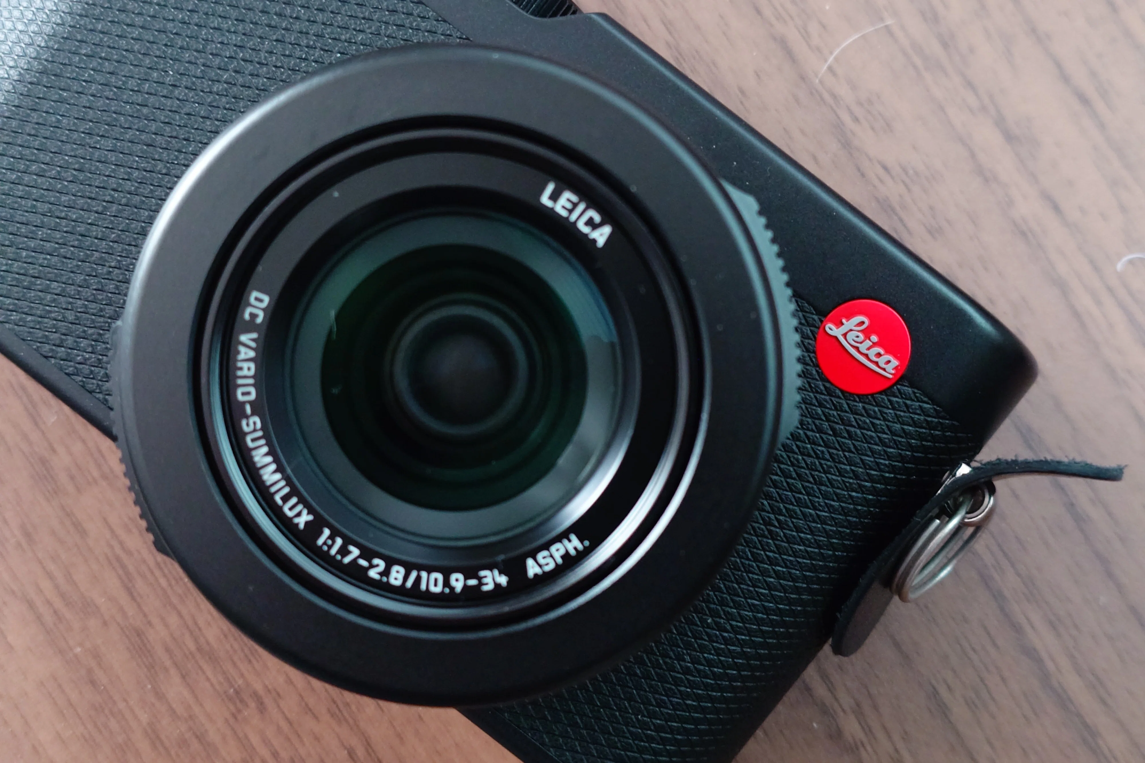 再び常にライカを持ち歩く日が来ました。LEICA D-LUX8ファースト